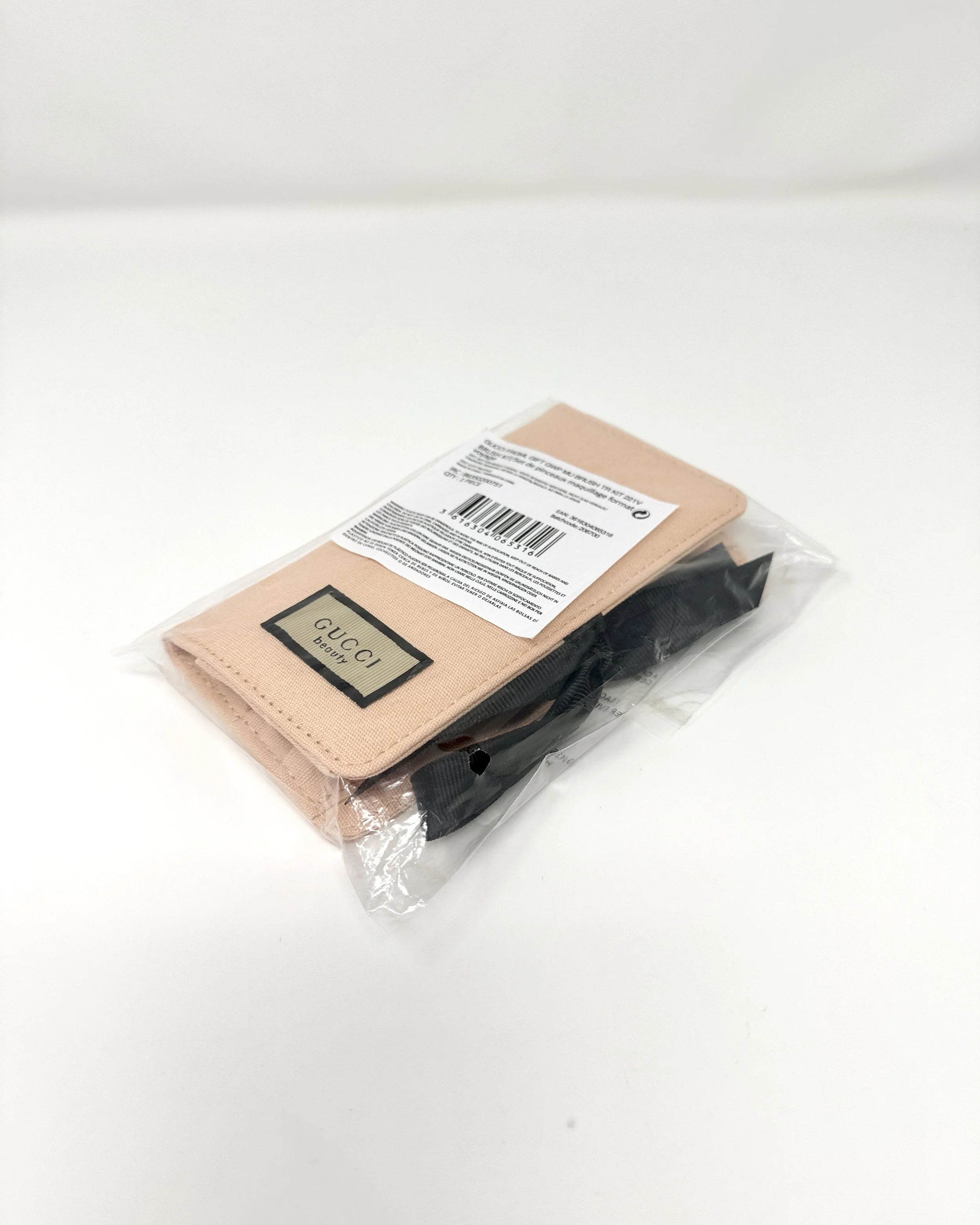 Gucci Beauty Makeup Brush Set of 3 with Peach Cosmetic Bag (VIP Gift)