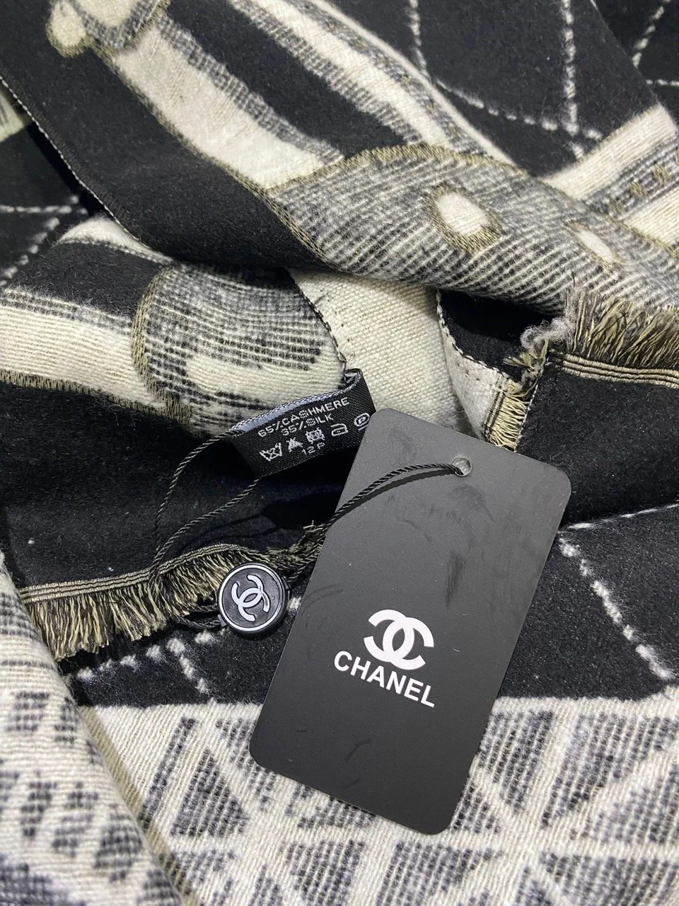 Large CHANEL Beauty Black & Ivory Cashmere Silk Scarf Made in France – Eiffel Tower_CC Logo, New with Tag_Box (VIP Gift) 65cm x 195cm