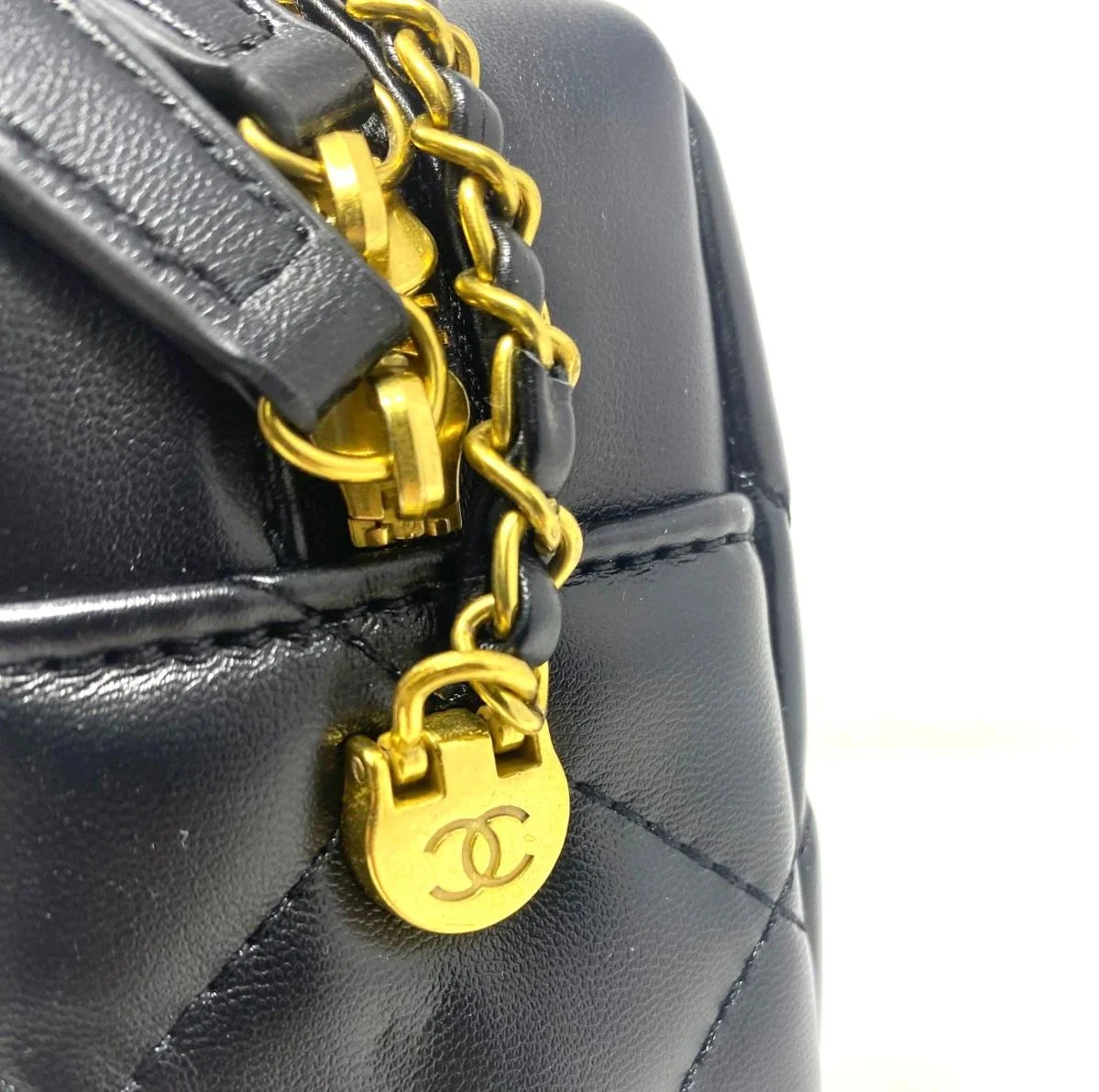 CHANEL Beauty CC Black Matelassé Quilted Makeup Bag on Chain (VIP Gift) With Logo Box, Mini Crossbody, Phone Pouch, Made in Italy