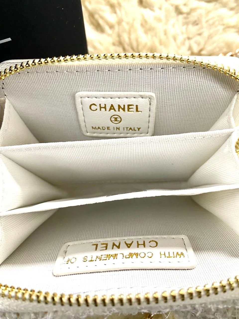 CHANEL Beauty White Tweed Mini Makeup Bag with Chain– VIP Gift with Box, Made in Italy