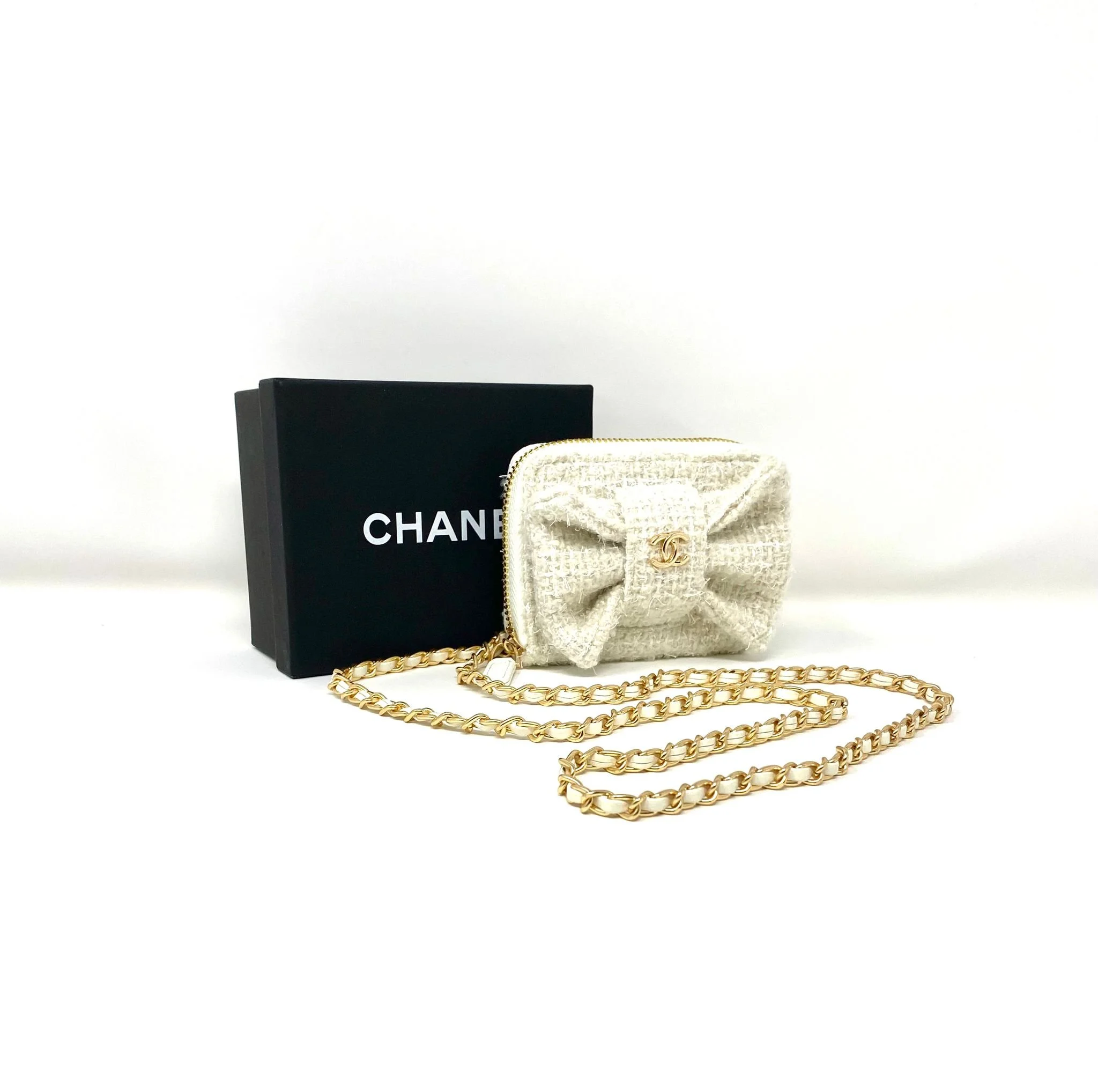 CHANEL Beauty White Tweed Mini Makeup Bag with Chain– VIP Gift with Box, Made in Italy