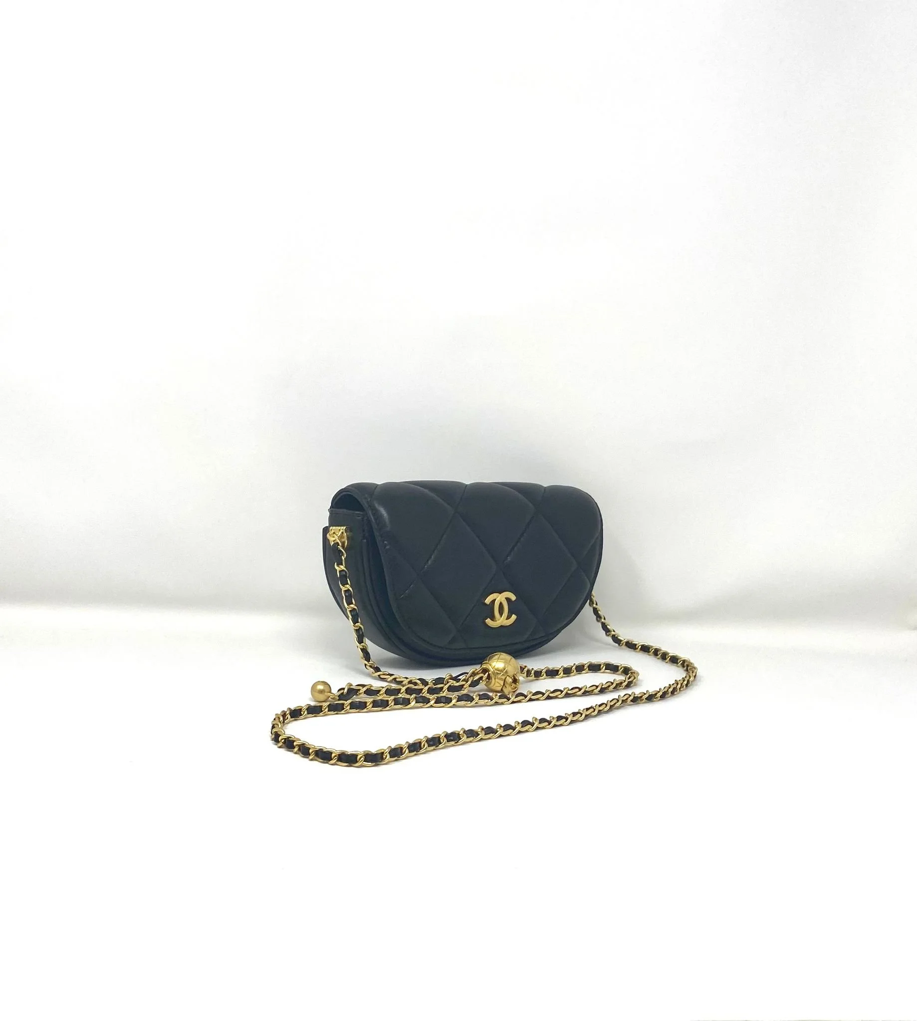 CHANEL Beauty Black Quilted Makeup Bag on Chain With Box (VIP Gift) Italy