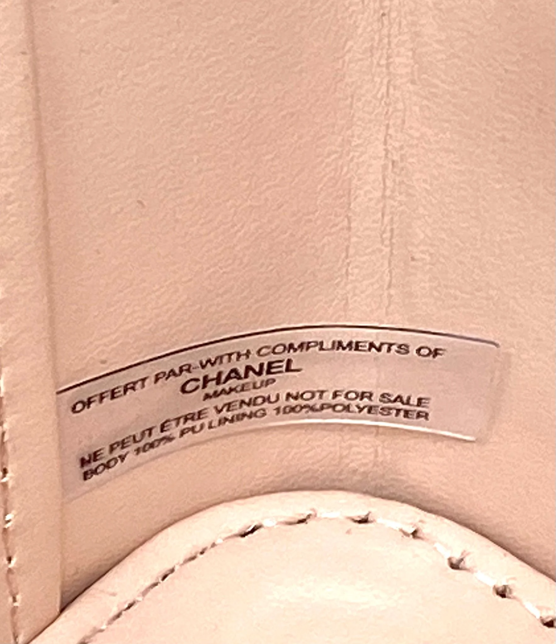 CHANEL Beauty Pink Quilted Makeup Bag with Mirror on Chain (VIP Gift) Made in Italy