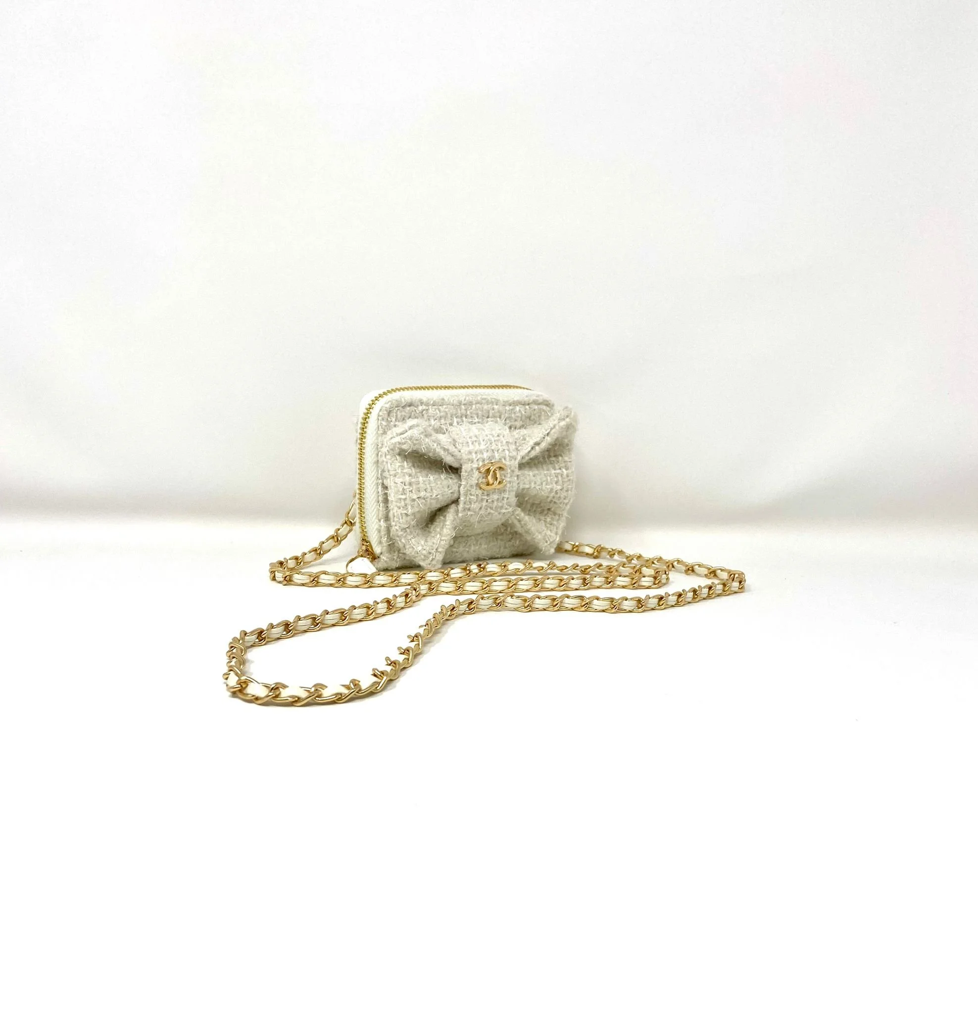 CHANEL Beauty White Tweed Mini Makeup Bag with Chain– VIP Gift with Box, Made in Italy