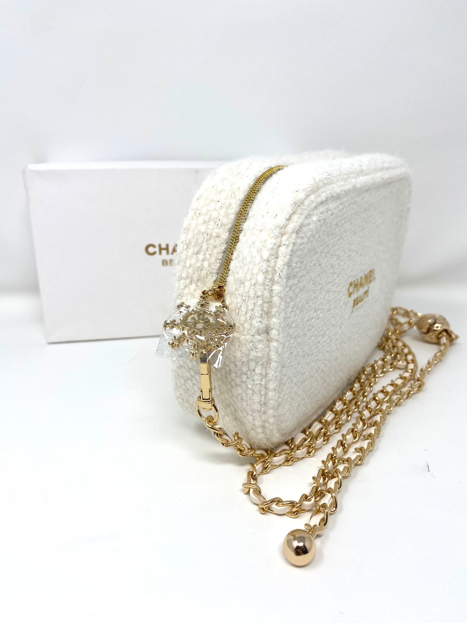 CHANEL Beauty White Tweed Makeup Bag on Chain – VIP Gift with Box
