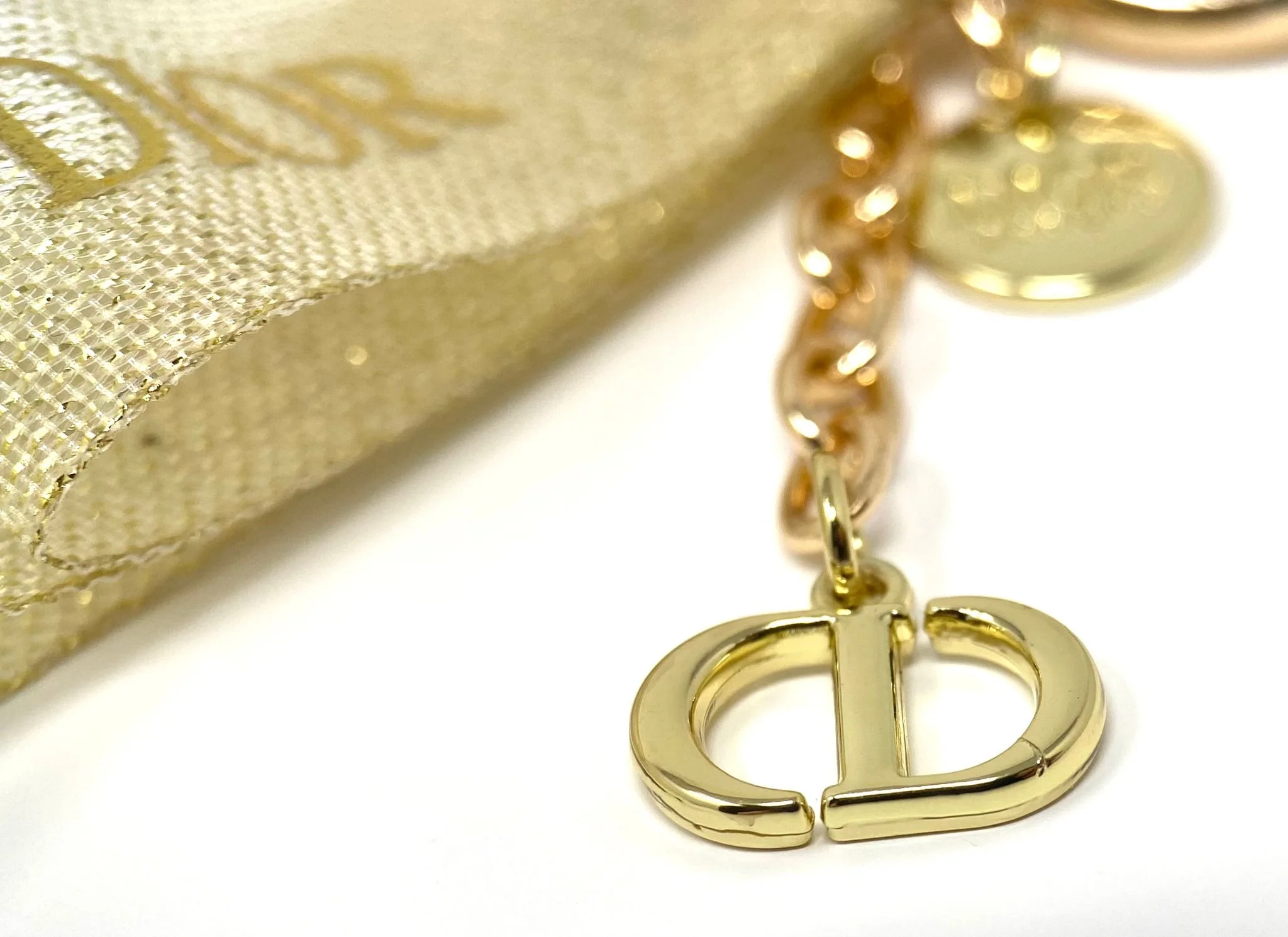 DIOR Beauty Pearl Keyring Charm Gold Tone Ribbon Star (VIP Gift) With Box