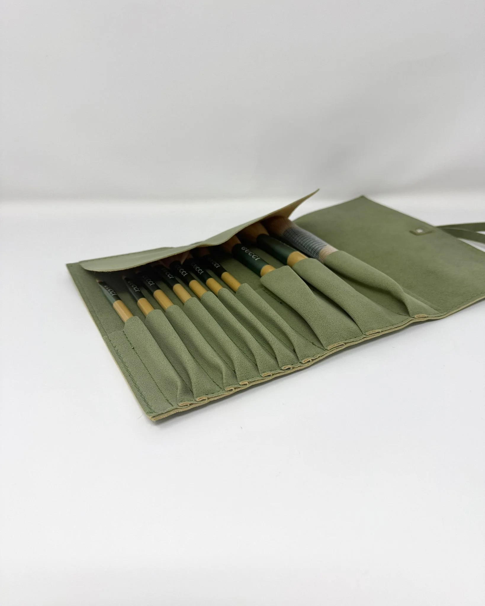 Gucci Beauty Makeup Brush Set of 10 with Sage-green Cosmetic Bag (VIP Gift)