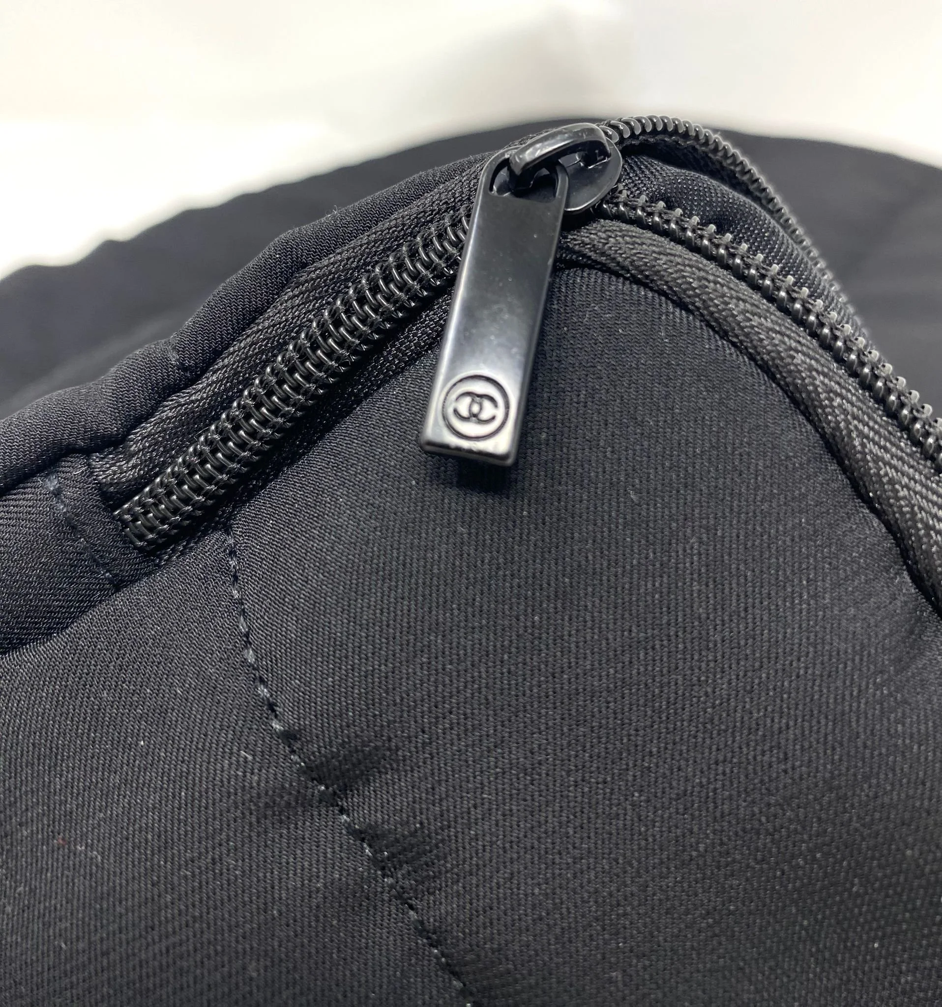 Large CHANEL Beauty Black Quilted Makeup Bag Puffy Cosmetic Bag (VIP Gift with Pouch) 