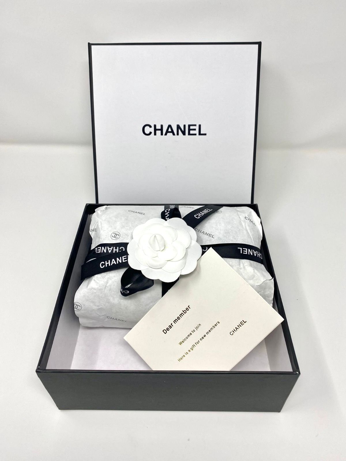 Large CHANEL Black & White Cashmere-Silk Scarf – VIP Gift – Made in France – With Gift Box  (VIP Gift) 65cm x 195cm
