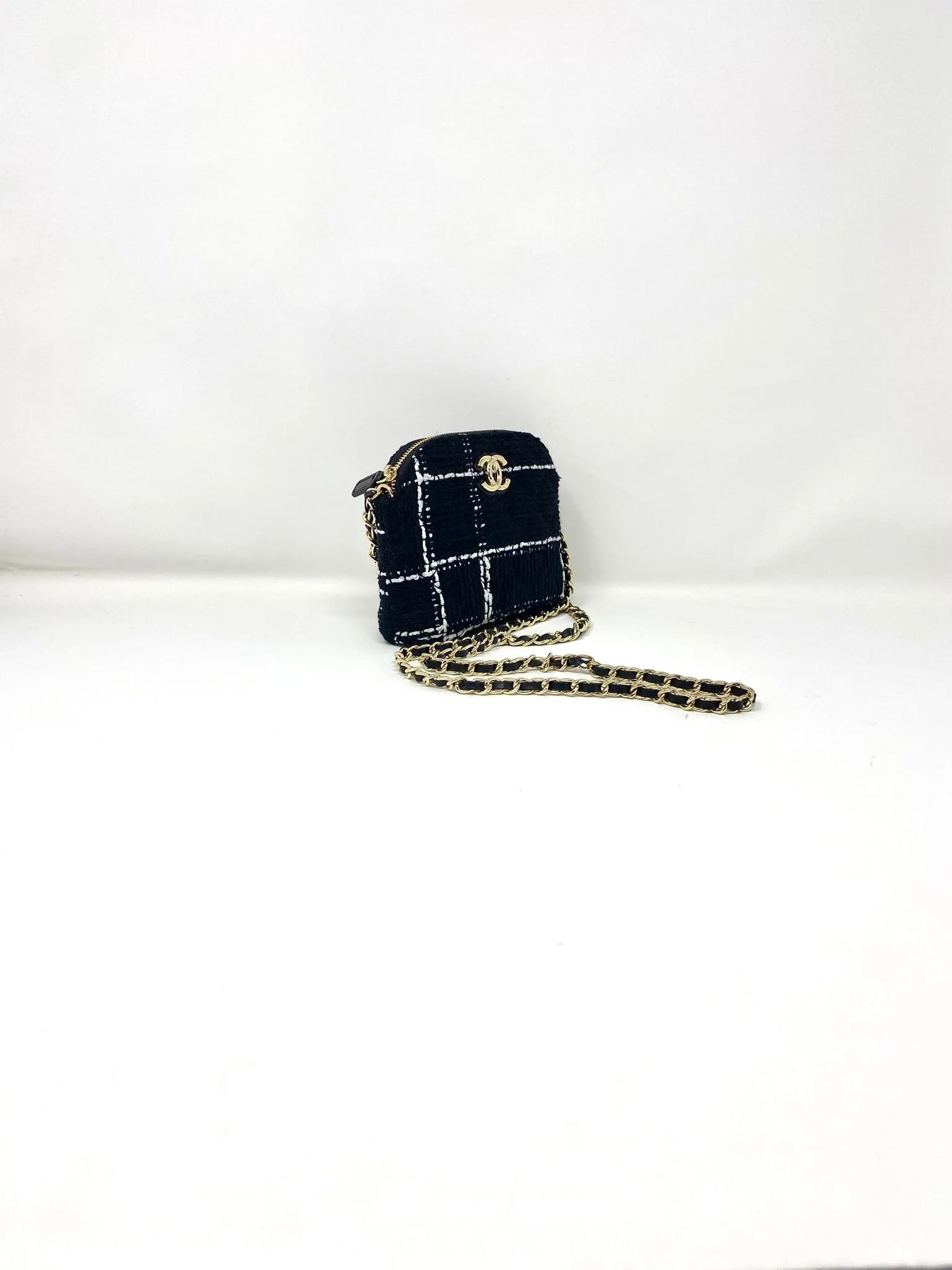 CHANEL Beauty Tweed Mini Makeup Bag – Black & White, (VIP Gift, New in Box with Dust bag), Made in Italy