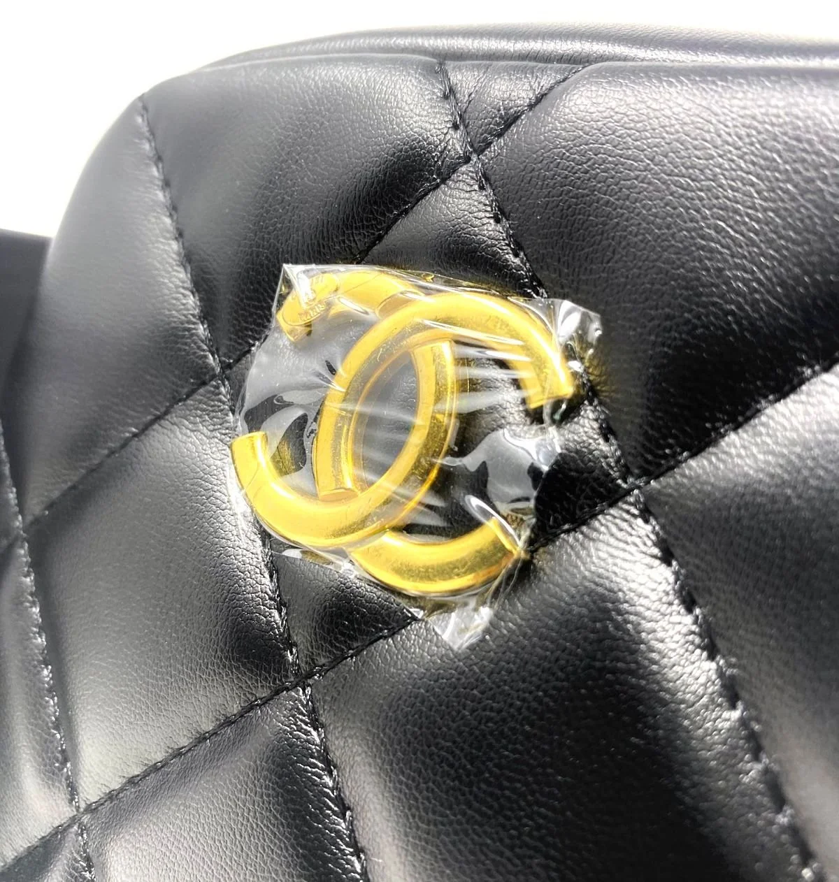 CHANEL Beauty CC Black Matelassé Quilted Makeup Bag on Chain (VIP Gift) With Logo Box, Mini Crossbody, Phone Pouch, Made in Italy