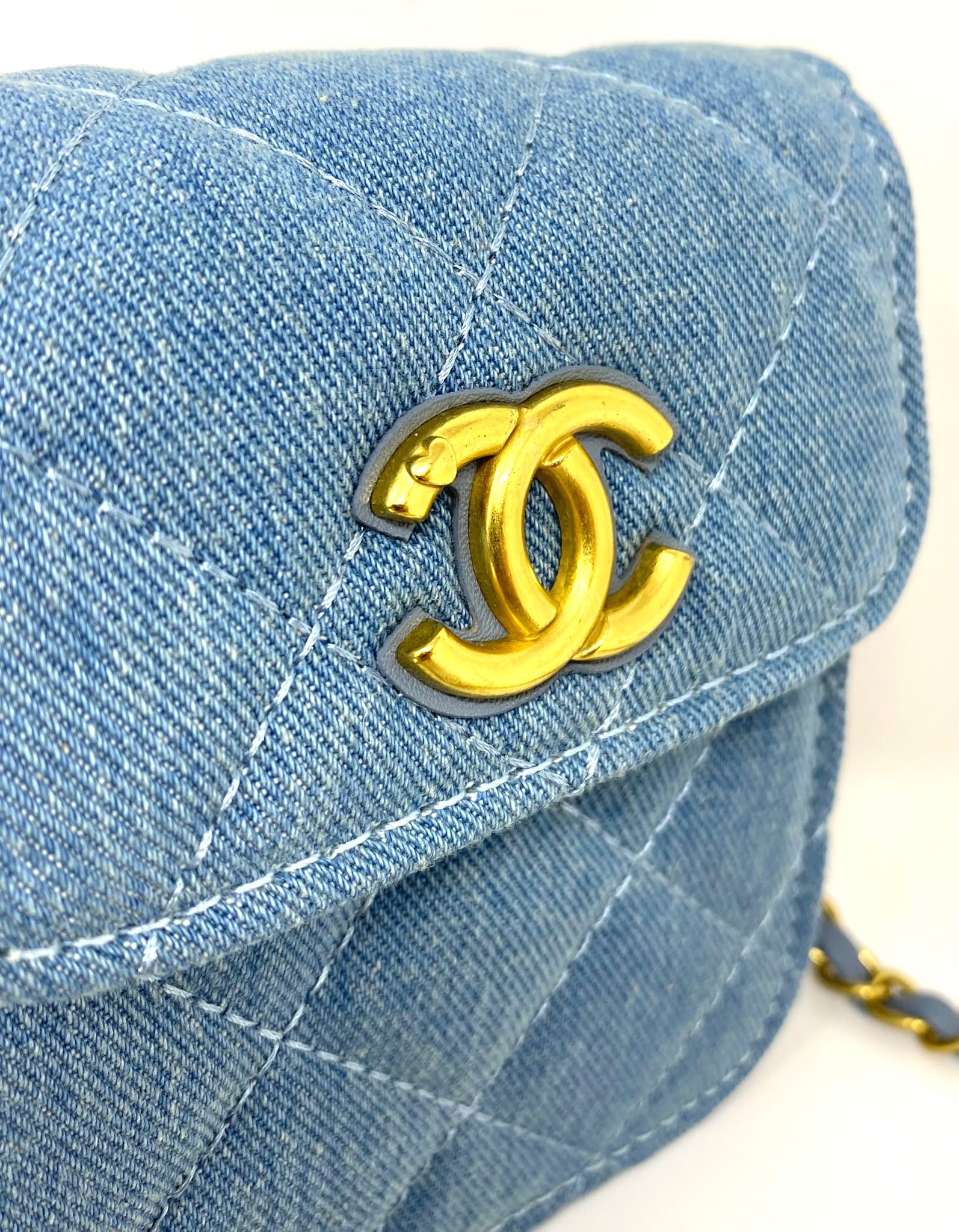 CHANEL Beauty Blue Denim Makeup Bag with Gold-toned Chain (VIP Gift with Box) Made in Italy