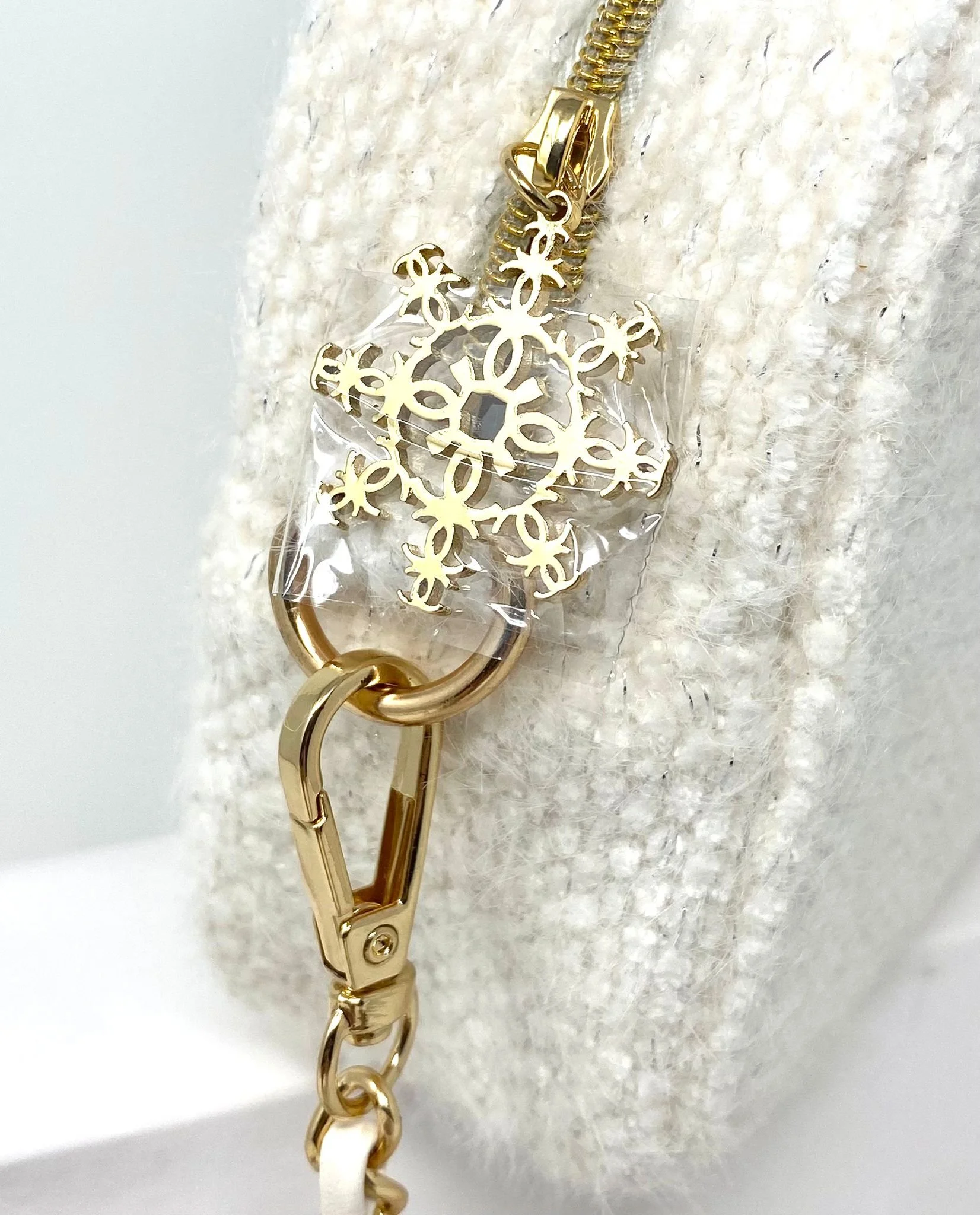 CHANEL Beauty White Tweed Makeup Bag on Chain – VIP Gift with Box