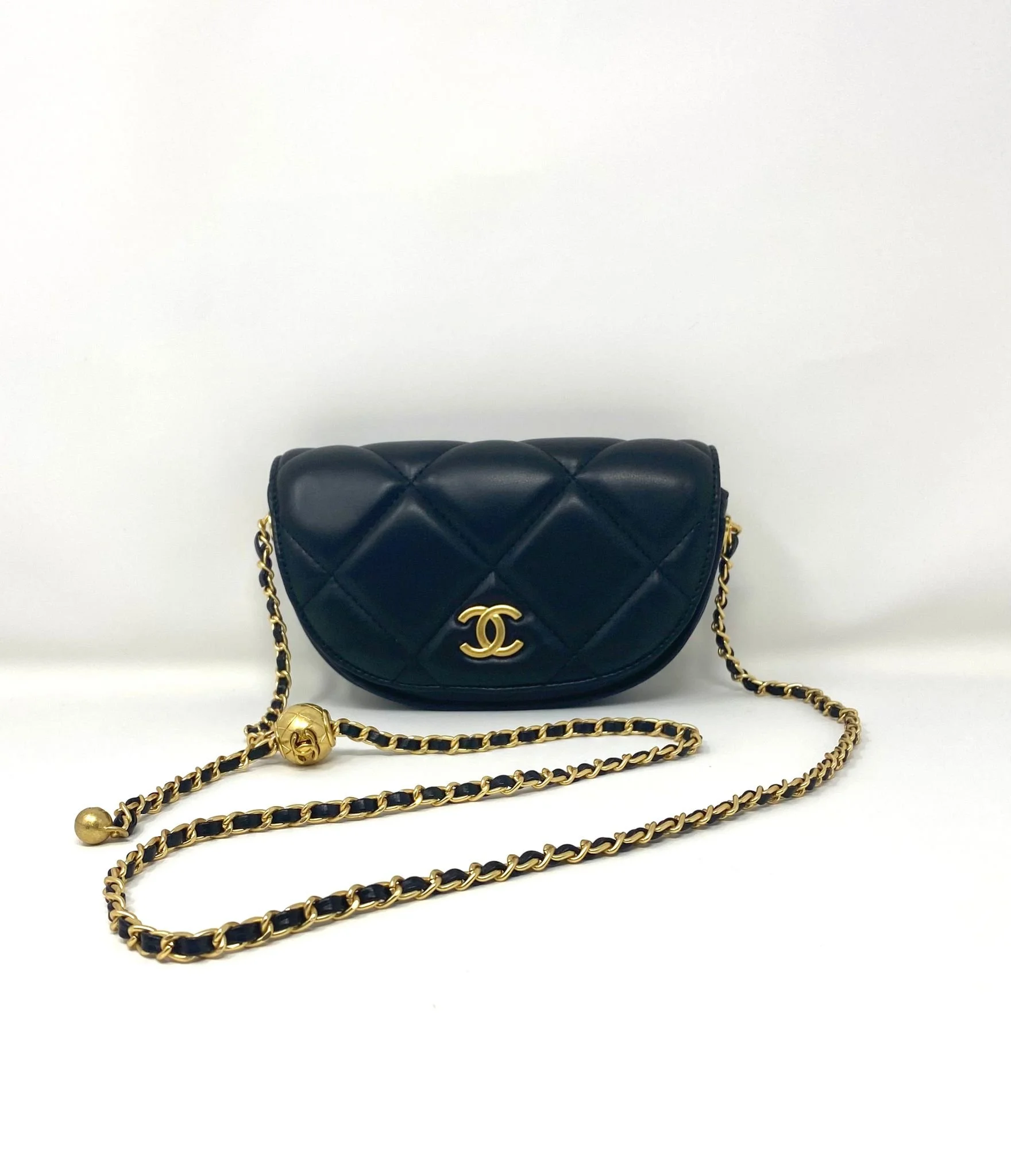 CHANEL Beauty Black Quilted Makeup Bag on Chain With Box (VIP Gift) Italy