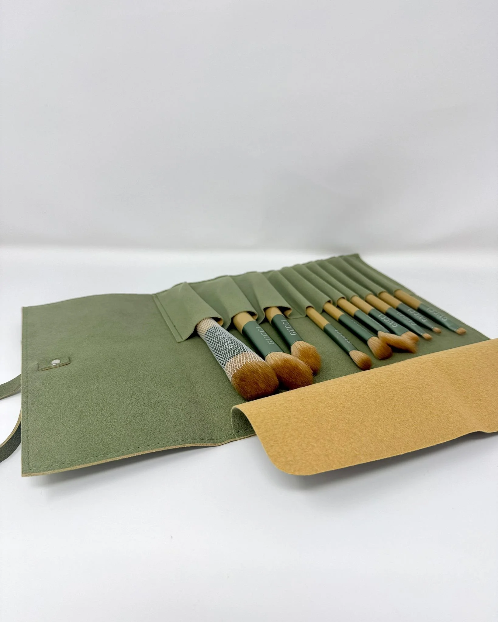Gucci Beauty Makeup Brush Set of 10 with Sage-green Cosmetic Bag (VIP Gift)