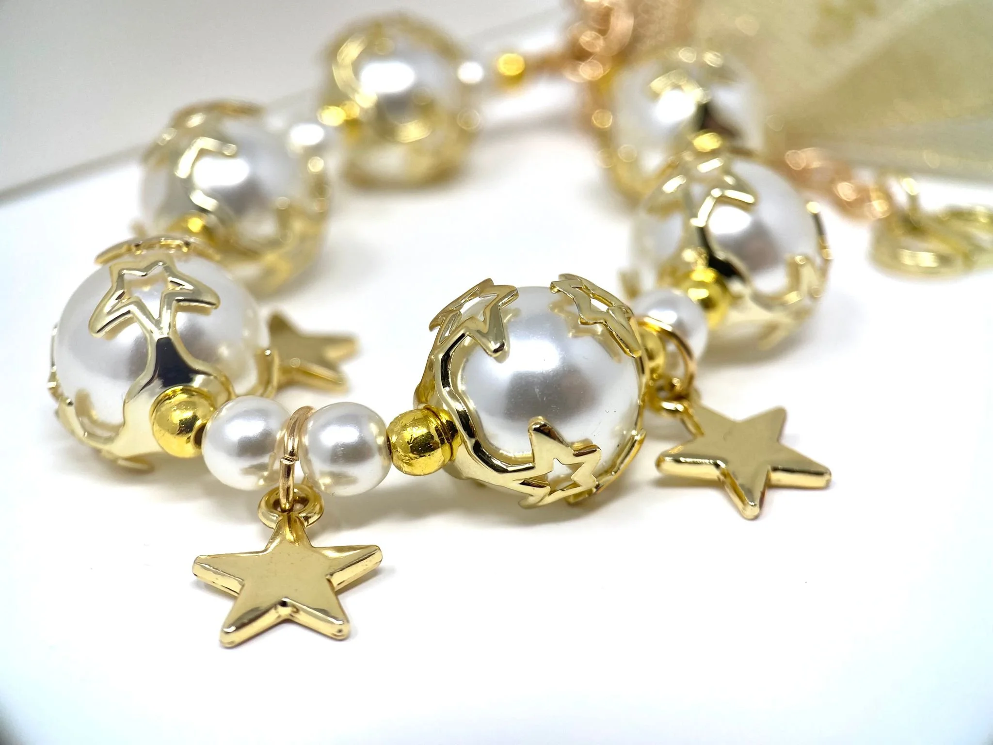 DIOR Beauty Pearl Keyring Charm Gold Tone Ribbon Star (VIP Gift) With Box