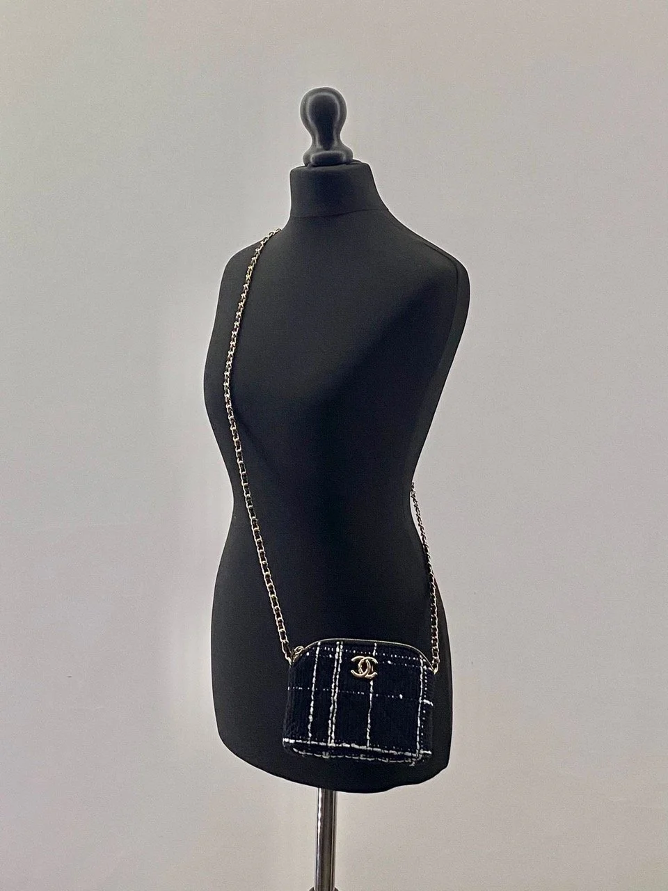 CHANEL Beauty Tweed Mini Makeup Bag – Black & White, (VIP Gift, New in Box with Dust bag), Made in Italy