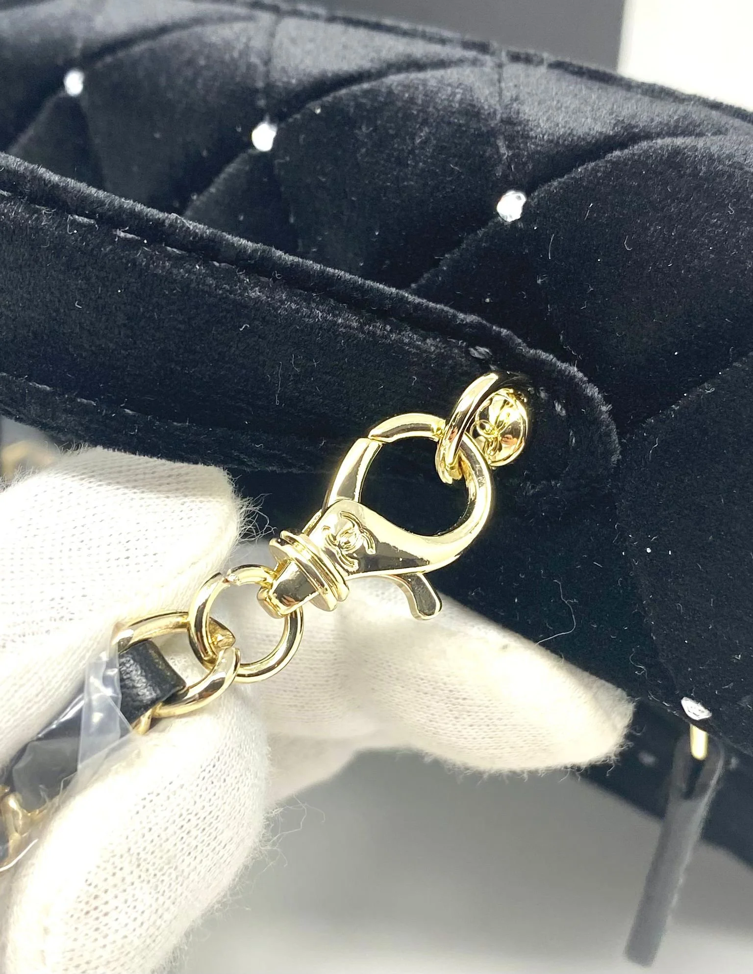 CHANEL Beauty Black Matelassé Quilted Makeup Bag on Chain with Box (VIP Gift) Made in Italy