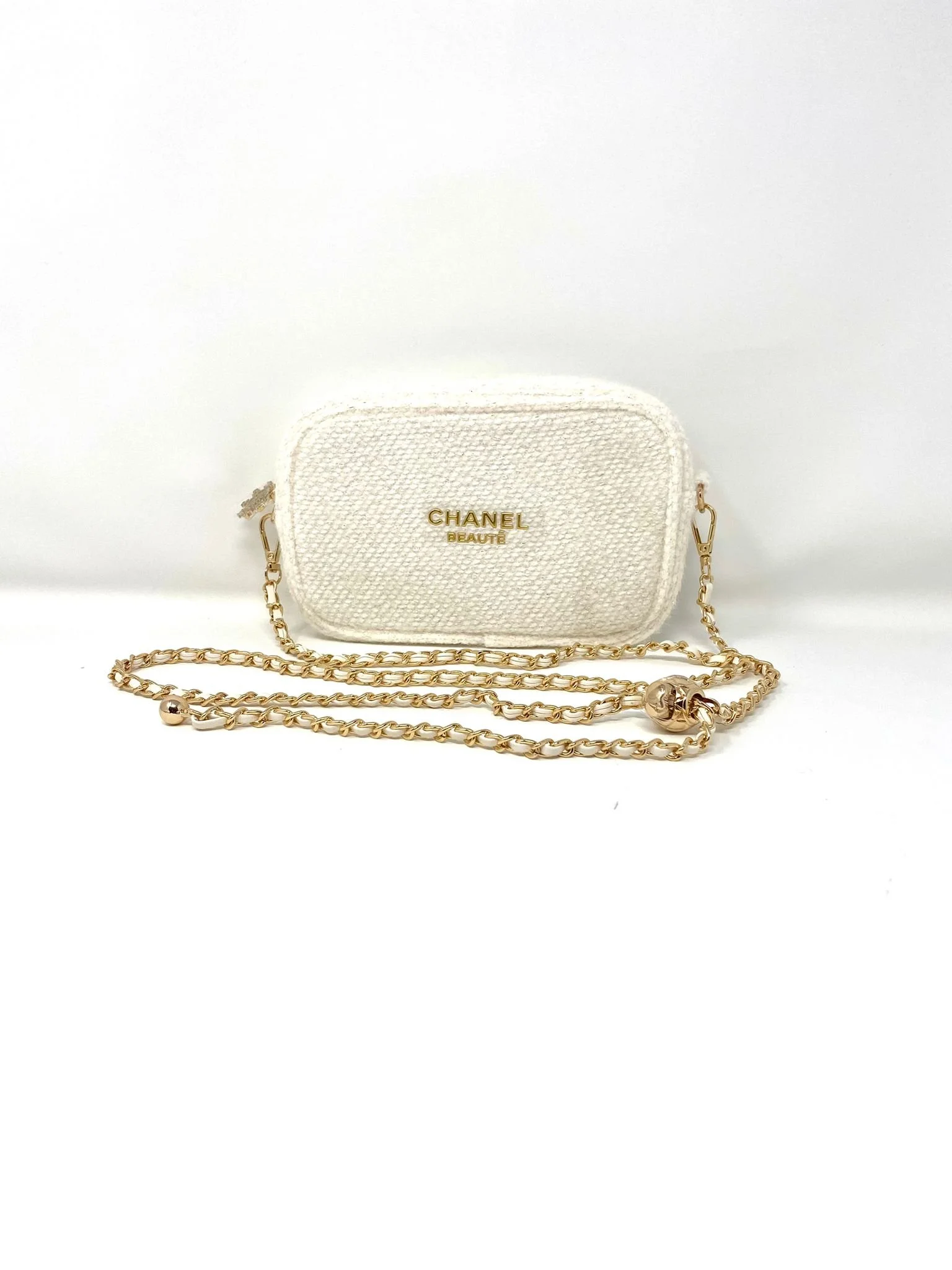 CHANEL Beauty White Tweed Makeup Bag on Chain – VIP Gift with Box