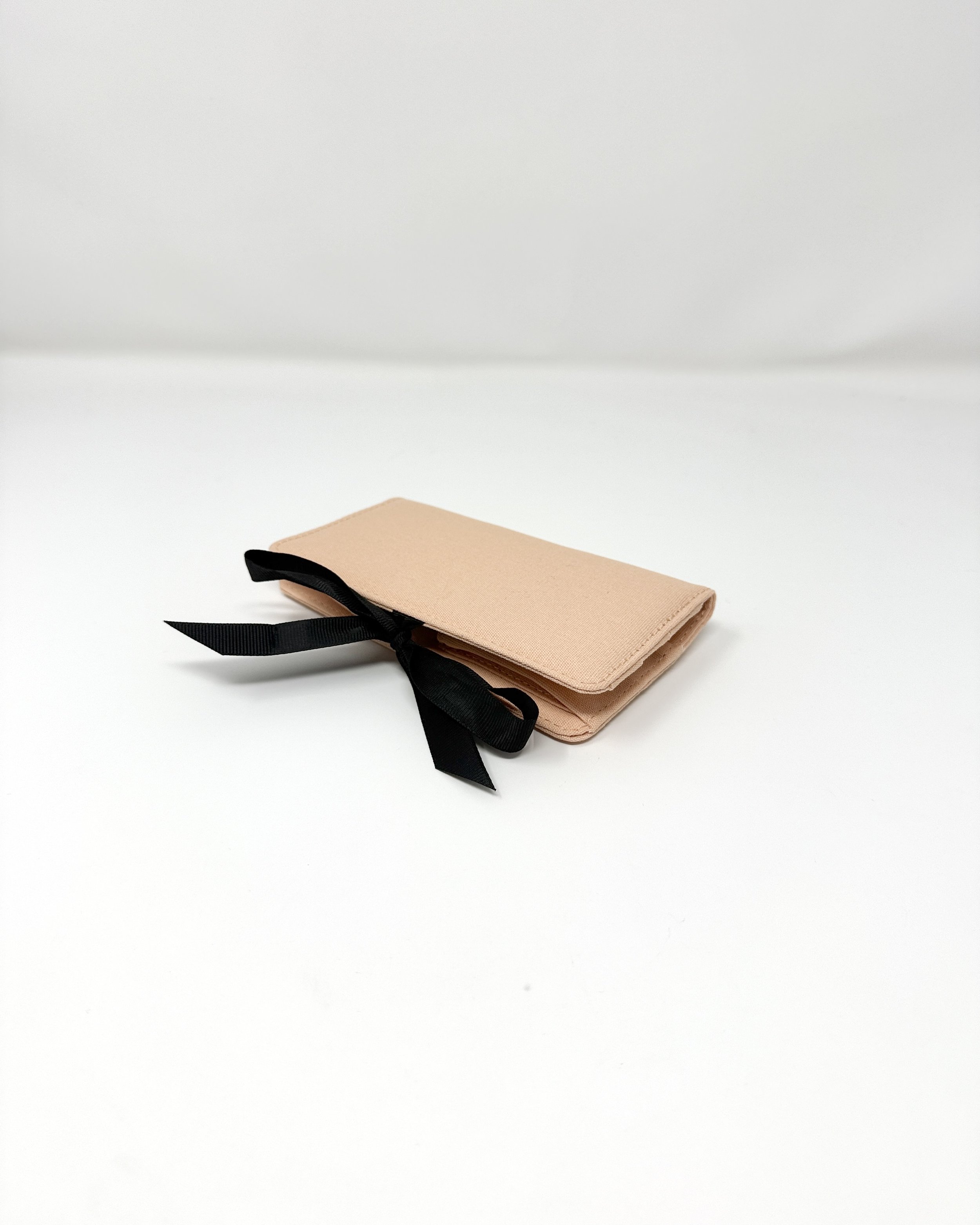 Gucci Beauty Makeup Brush Set of 3 with Peach Cosmetic Bag (VIP Gift)