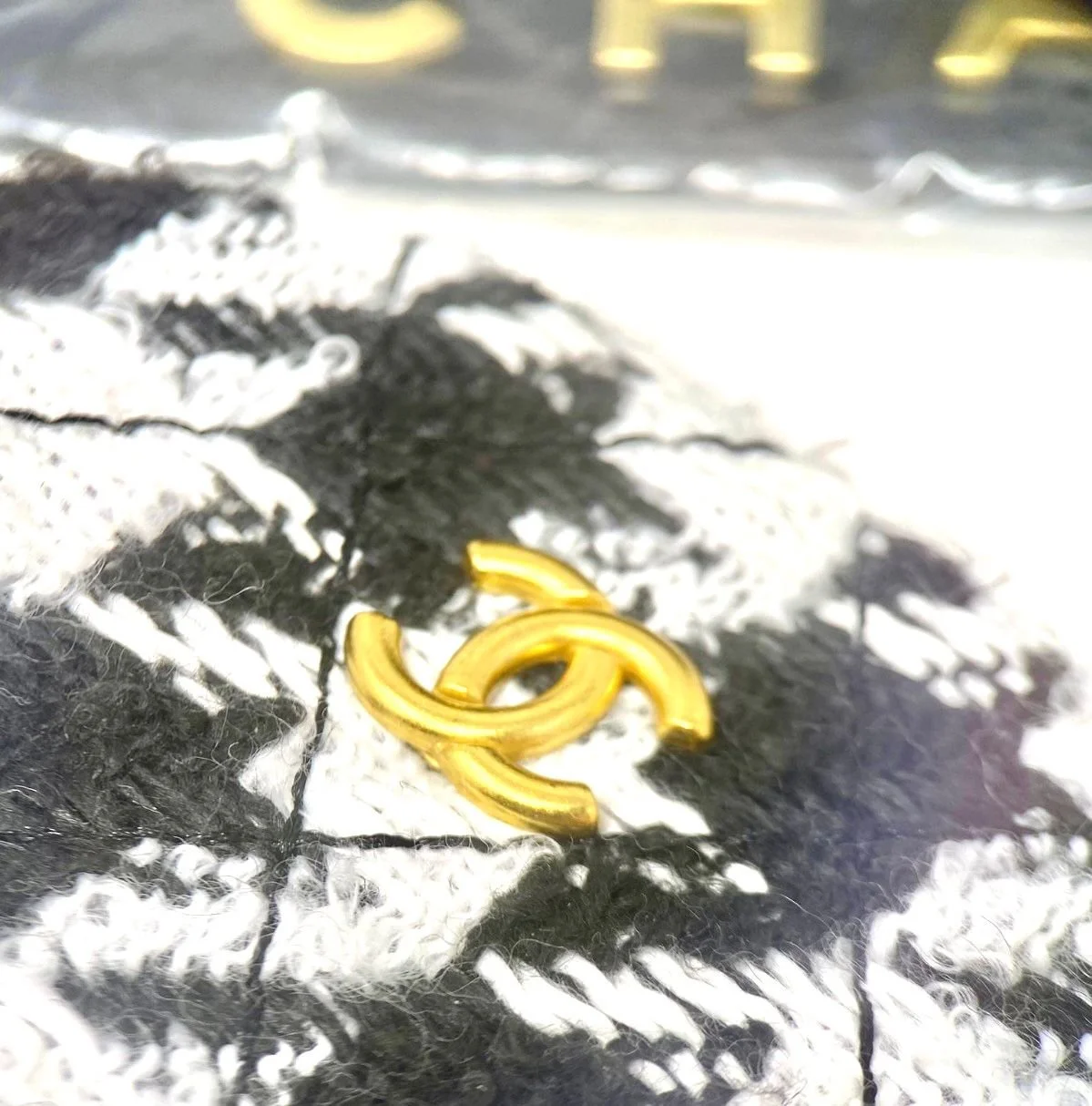 CHANEL Beauty Black Wax Leather-Like Makeup Bag on Chain + Tweed Pouch Set (VIP Gift)  Phone Bag and Purse With Logo Box