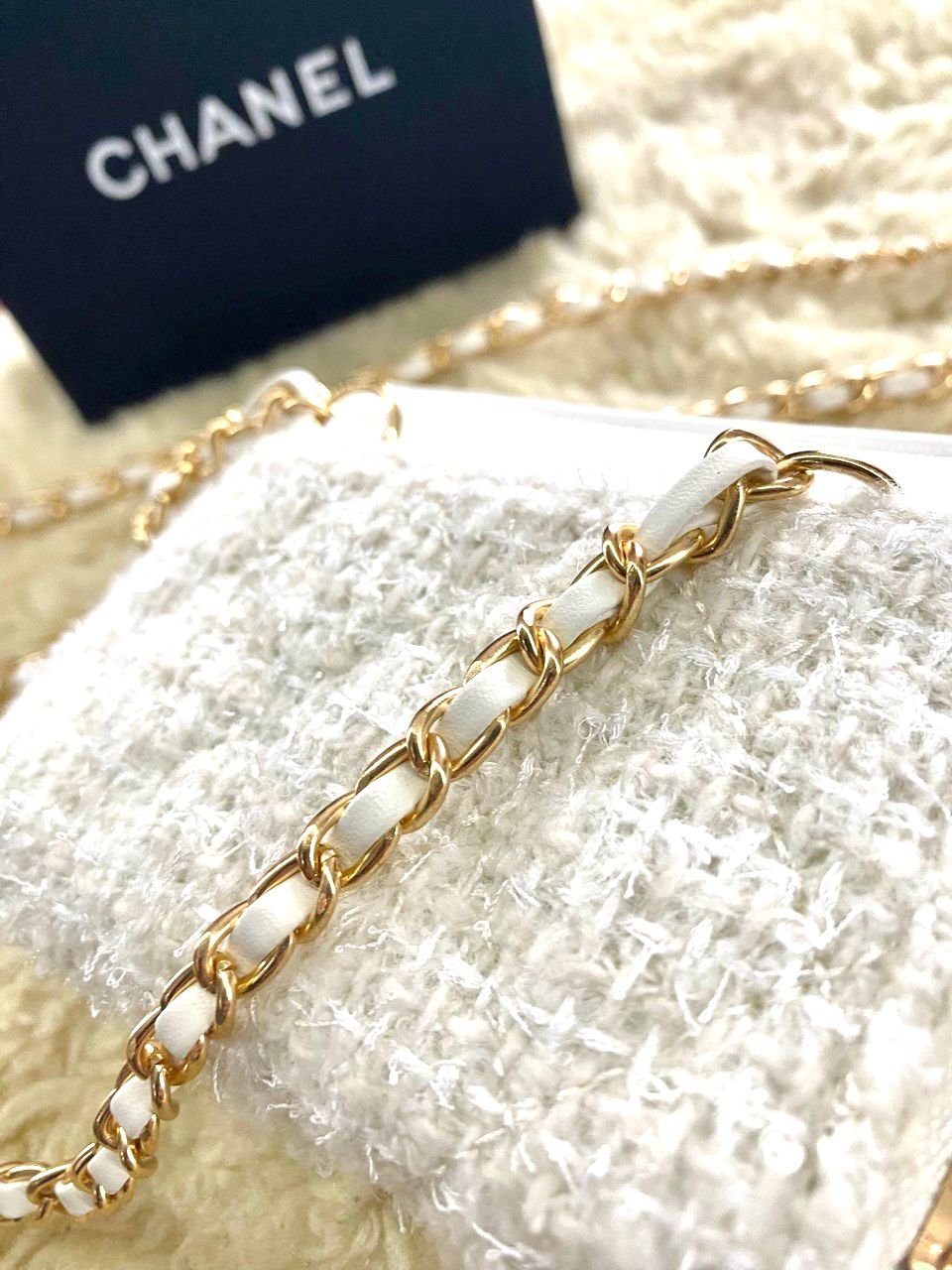 CHANEL Beauty White Tweed Mini Makeup Bag with Chain– VIP Gift with Box, Made in Italy