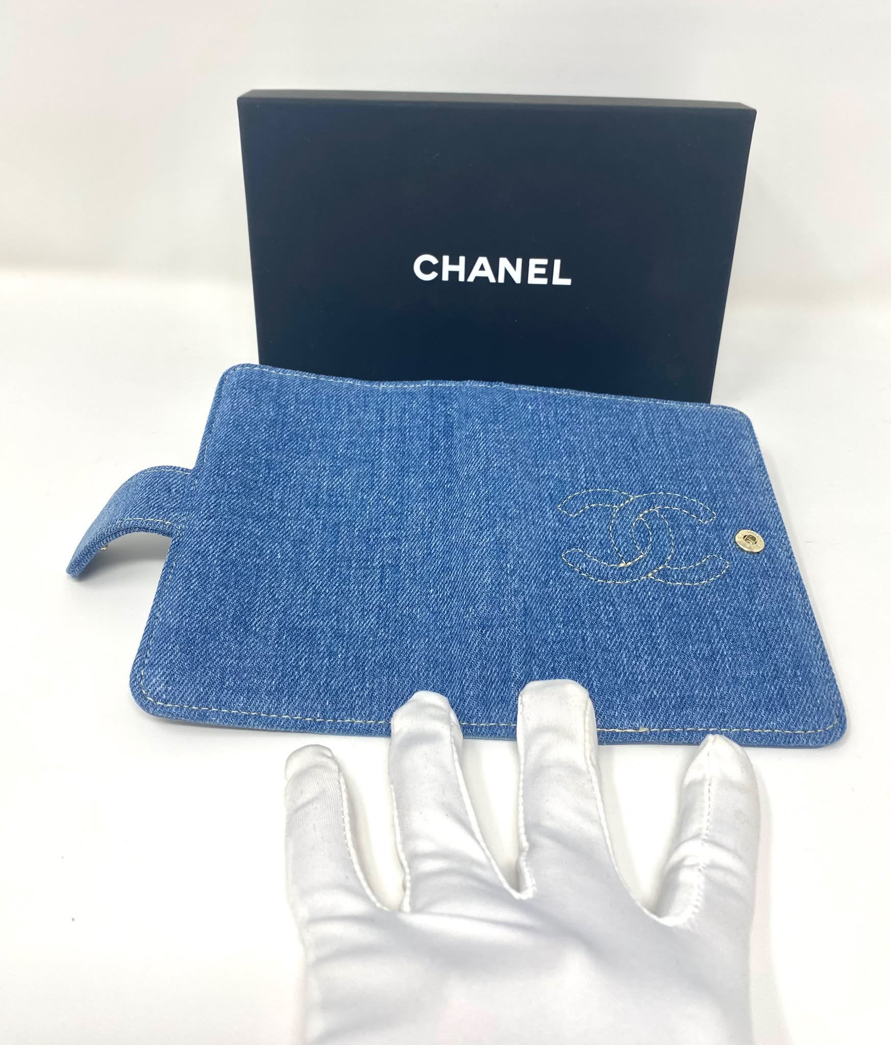 CHANEL Beauty CC Logo Blue Denim Passport Holder with Box (VIP Gift)