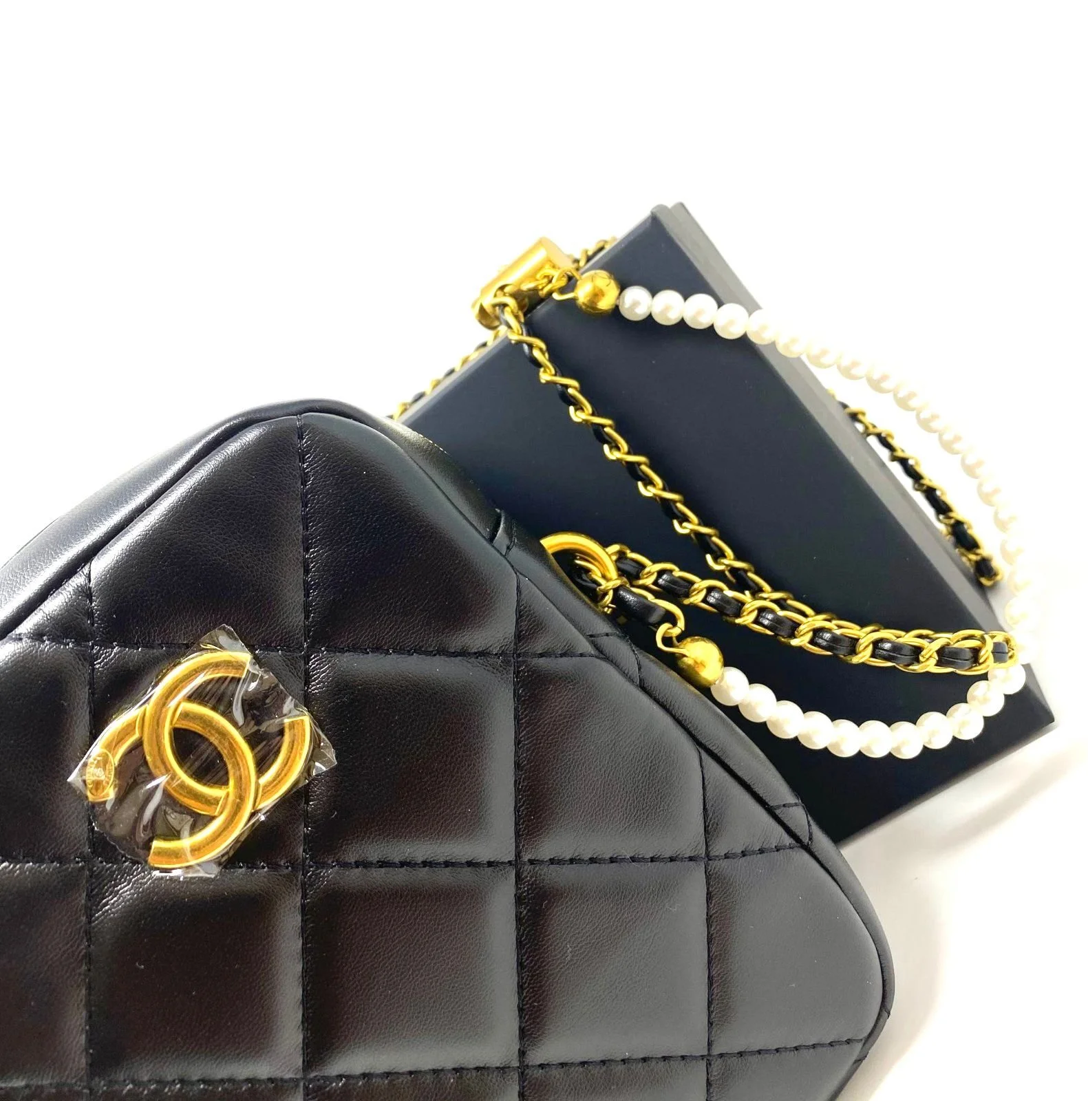 CHANEL Beauty CC Black Matelassé Quilted Makeup Bag on Chain (VIP Gift) With Logo Box, Mini Crossbody, Phone Pouch, Made in Italy