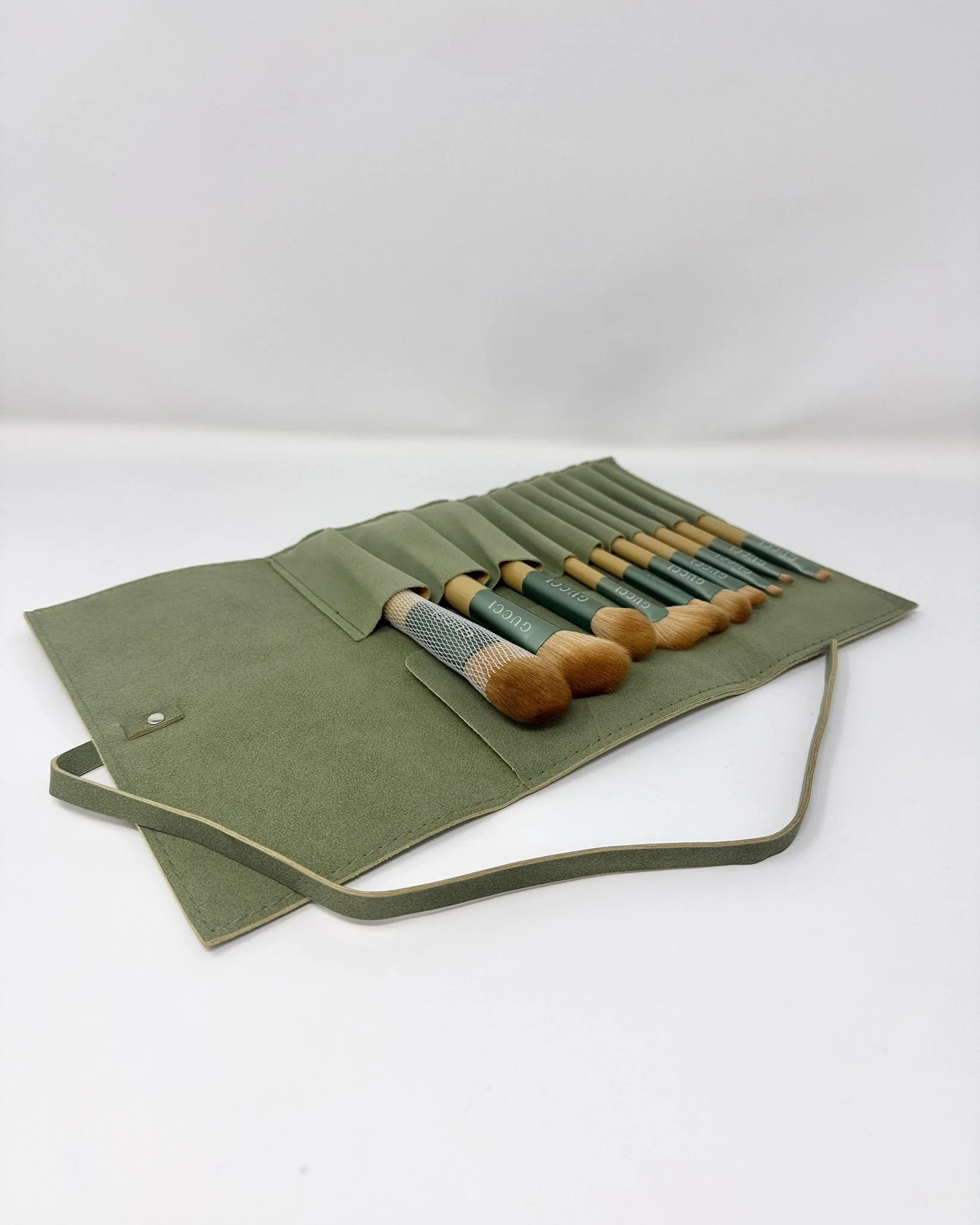 Gucci Beauty Makeup Brush Set of 10 with Sage-green Cosmetic Bag (VIP Gift)