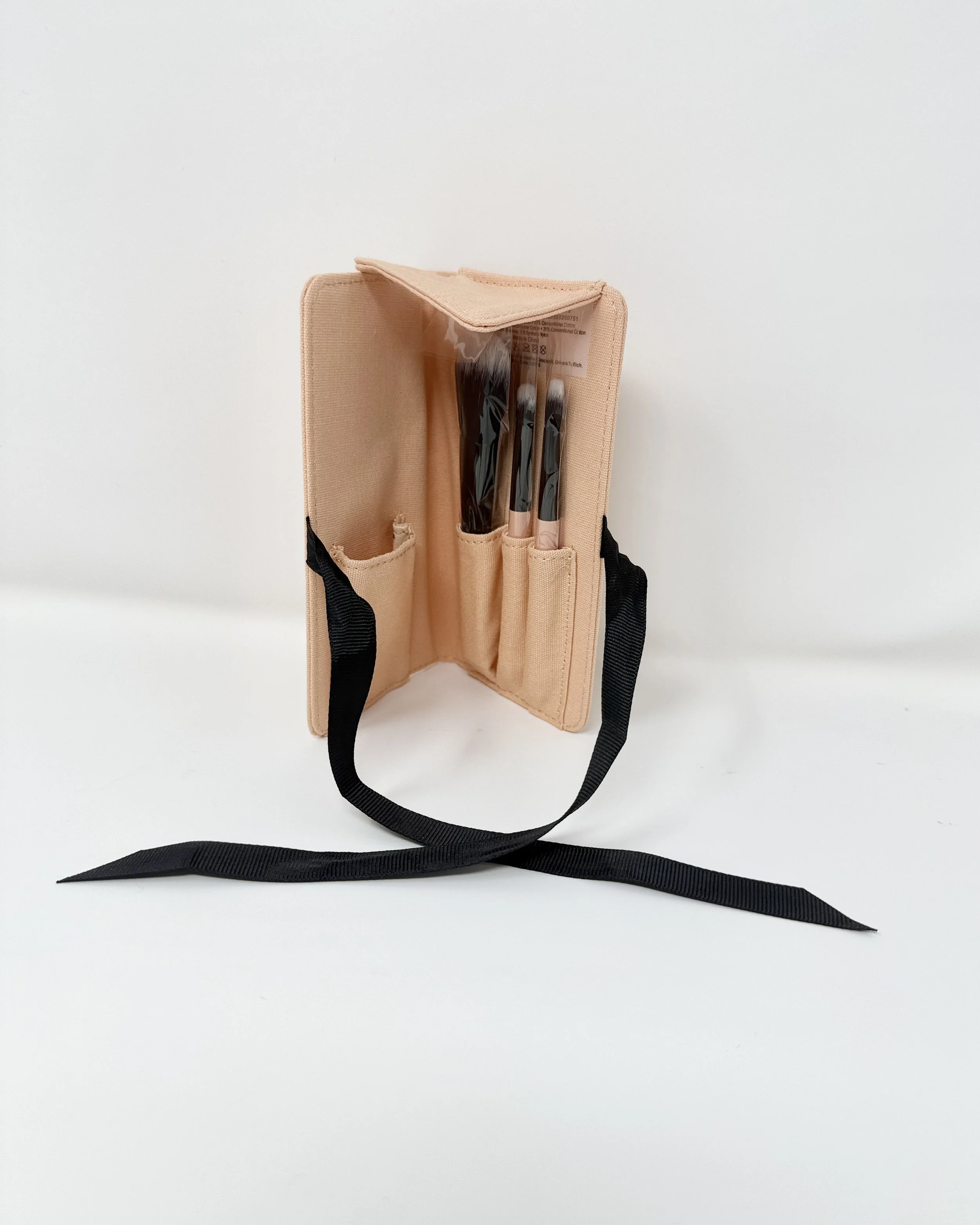 Gucci Beauty Makeup Brush Set of 3 with Peach Cosmetic Bag (VIP Gift)