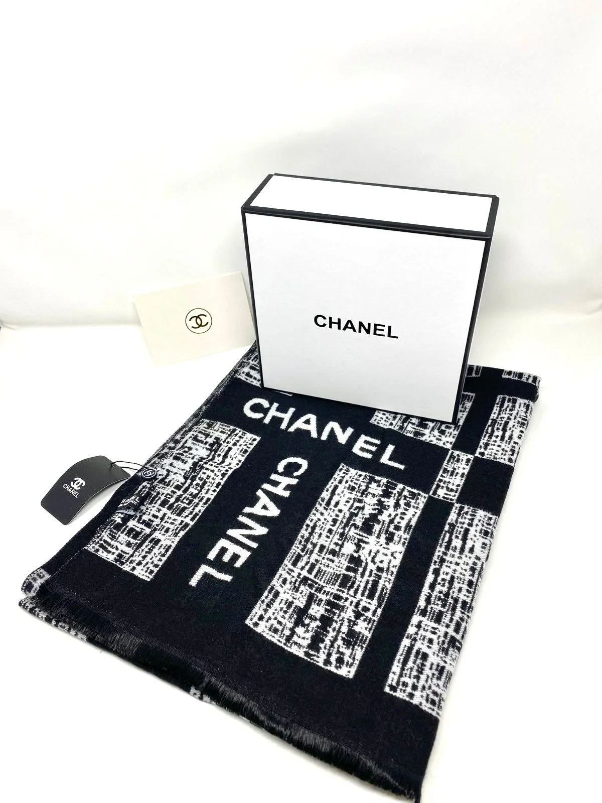 Large CHANEL Black & White Cashmere-Silk Scarf – VIP Gift – Made in France – With Gift Box  (VIP Gift) 65cm x 195cm