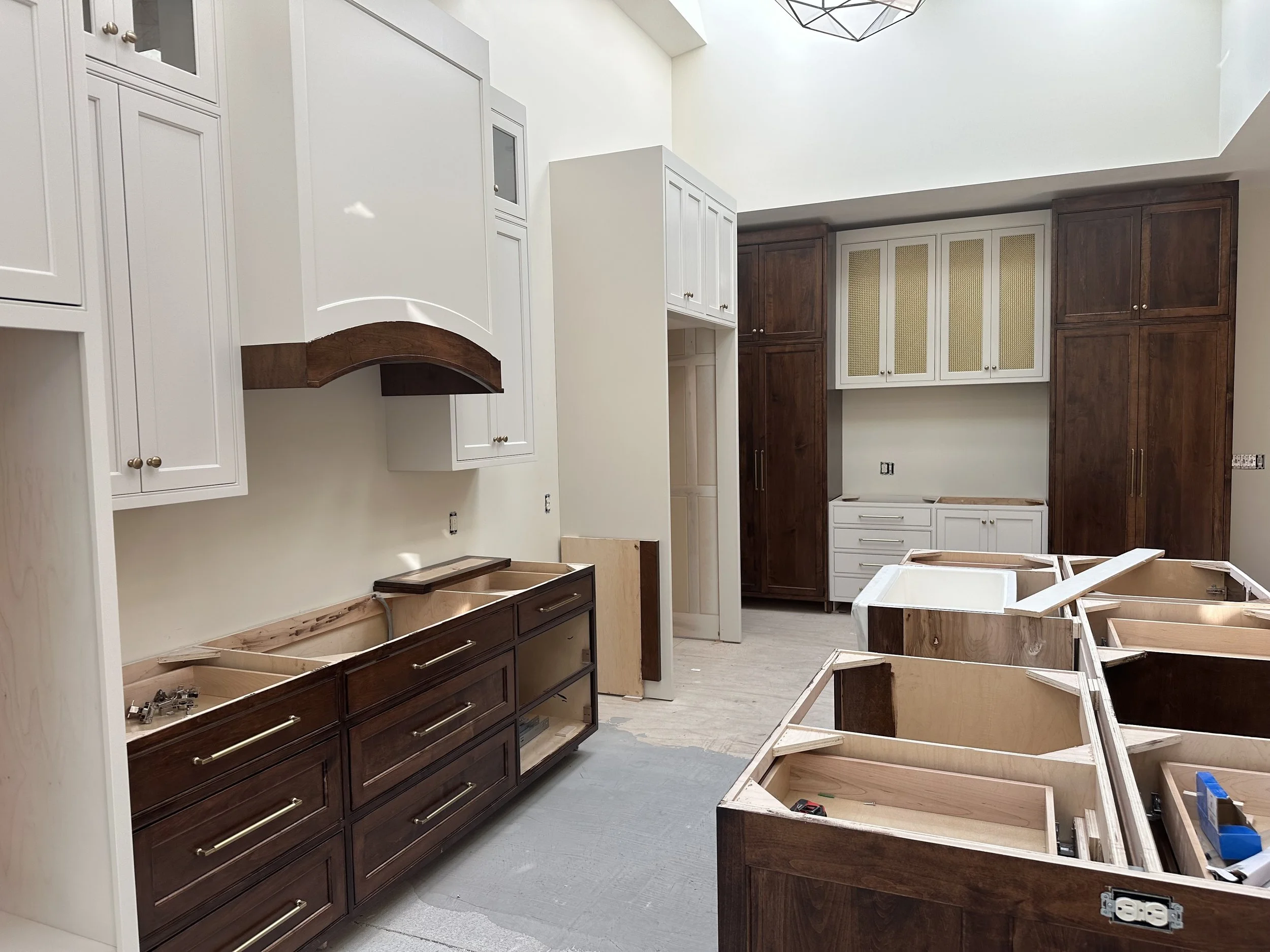 Full Kitchen Remodel in Syracuse, New York.
worked in collaboration with Susan Clark Interiors