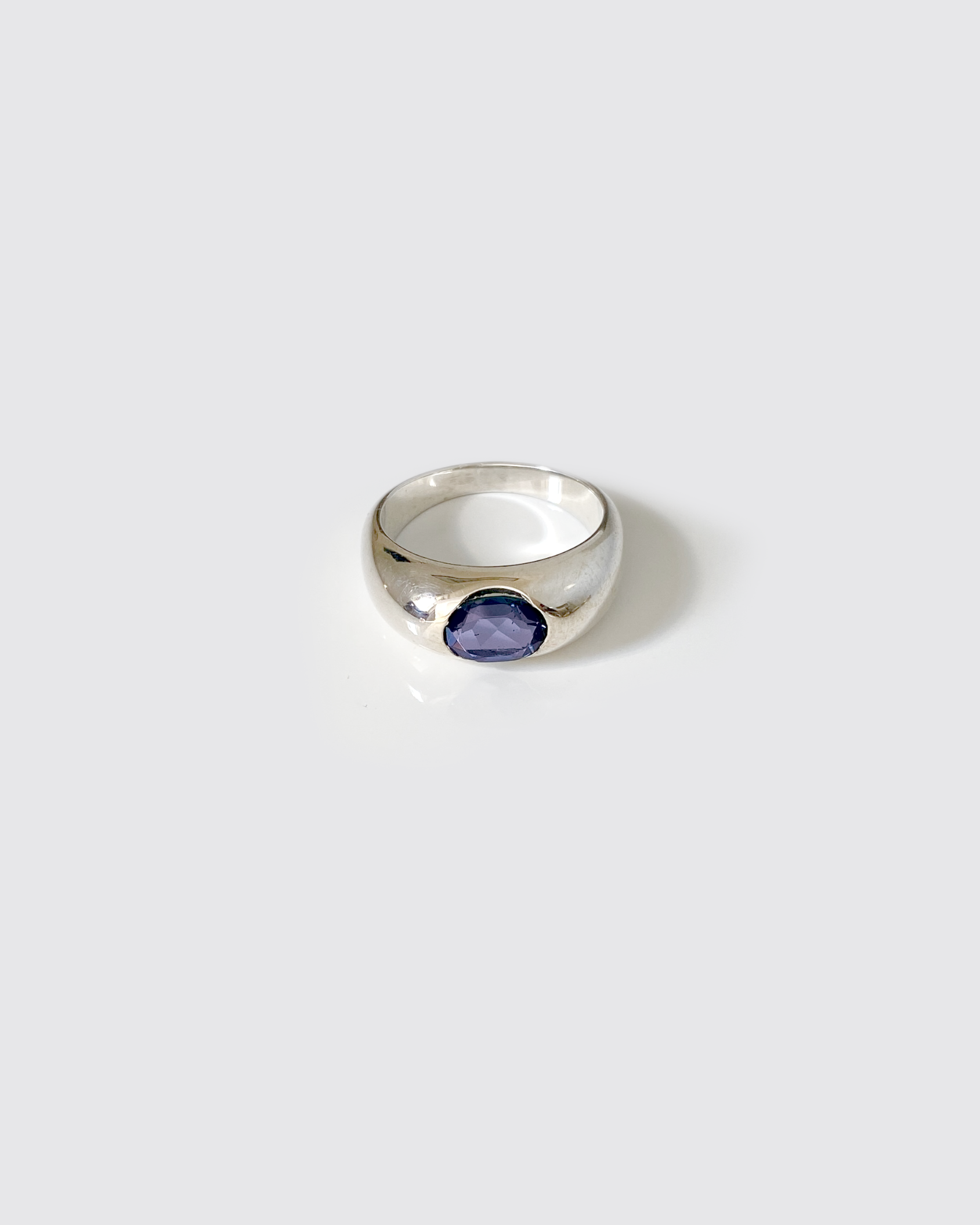Bold con pietra iolite.png