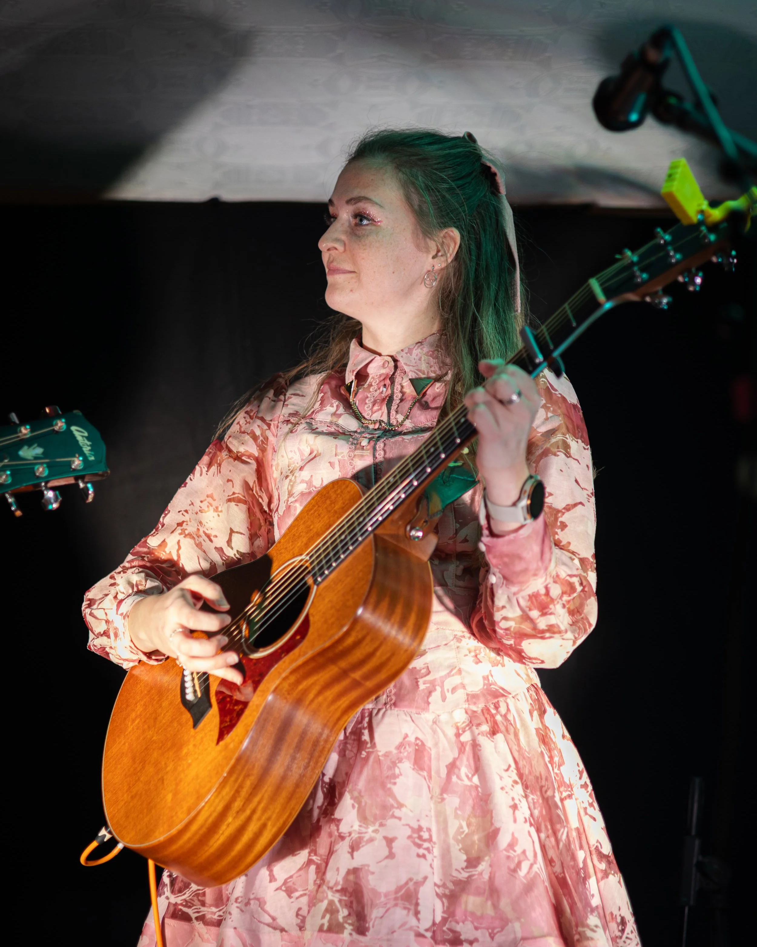 louise-parker-country-pop-live-gig-essex-acoustic-performance.jpg