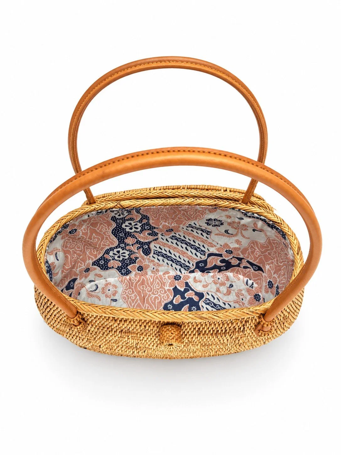 Totally Chic summer wicker purse with pink lining