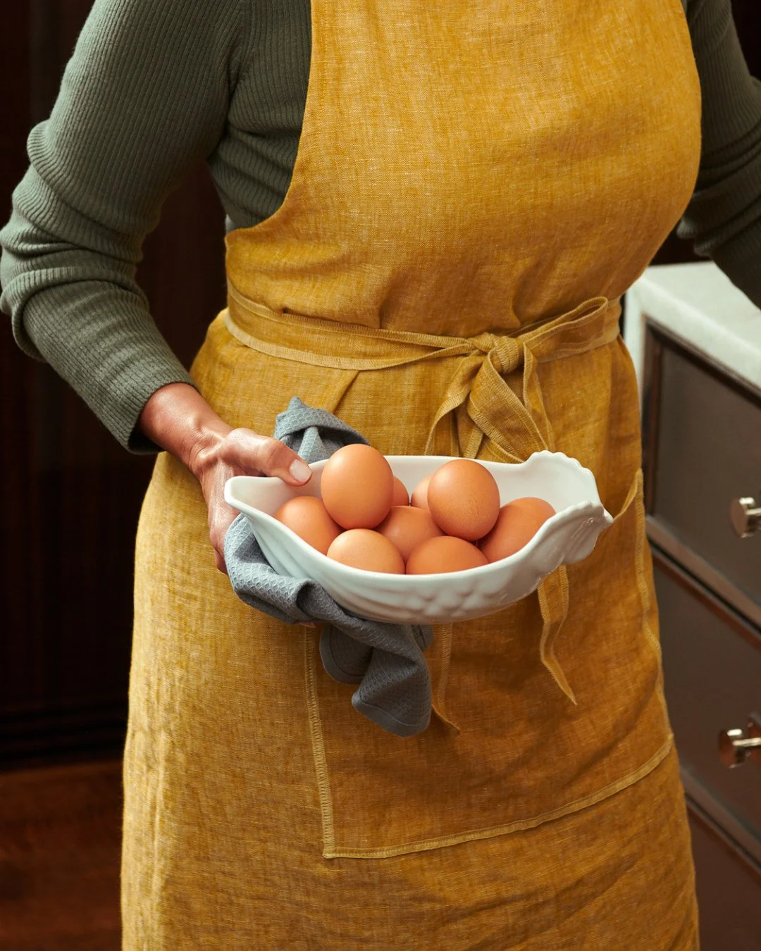 KNOW YOUR NON-NEGOTIABLES⁠
⁠
Start with your foundations: protein, healthy fats, fiber, and greens. These four elements help stabilize blood sugar, regulate mood, and maintain steady energy throughout the day. Keep your staples simple and high qualit