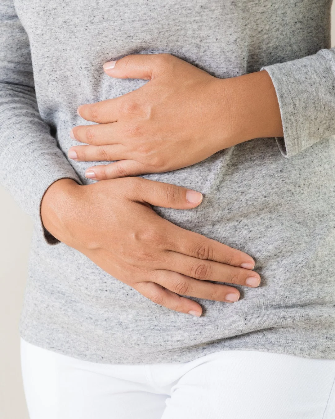 BLOATING IS NOT ALWAYS A FOOD ISSUE⁠
⁠
According to gastroenterology sources, bloating often stems from how you eat rather than what you eat. Eating quickly, swallowing air, dehydration, constipation, and disrupted sleep can all contribute. MindBodyG