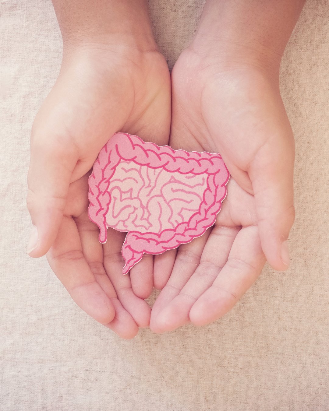 5 WAYS TO SUPPORT YOUR GUT THIS WEEK⁠
⁠
INCREASE WHOLE FOODS AND FIBER⁠
Fill half your plate with vegetables or fruit at lunch and dinner. Add beans, lentils, oats, chia, or flax to support beneficial bacteria. Build slowly and consistently.⁠
⁠
EAT M