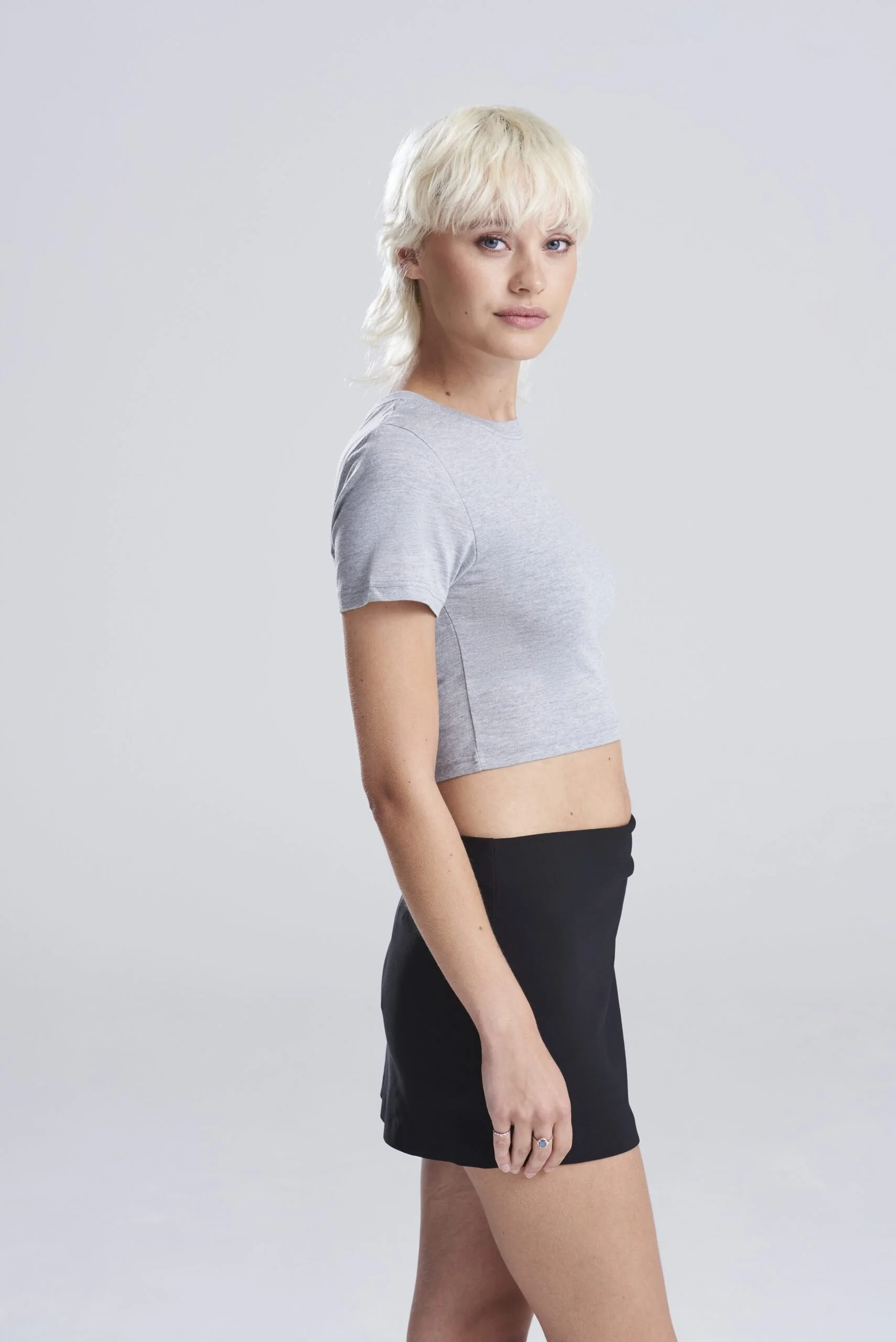 WOMEN’S TRI-BLEND CROPPED T JT006