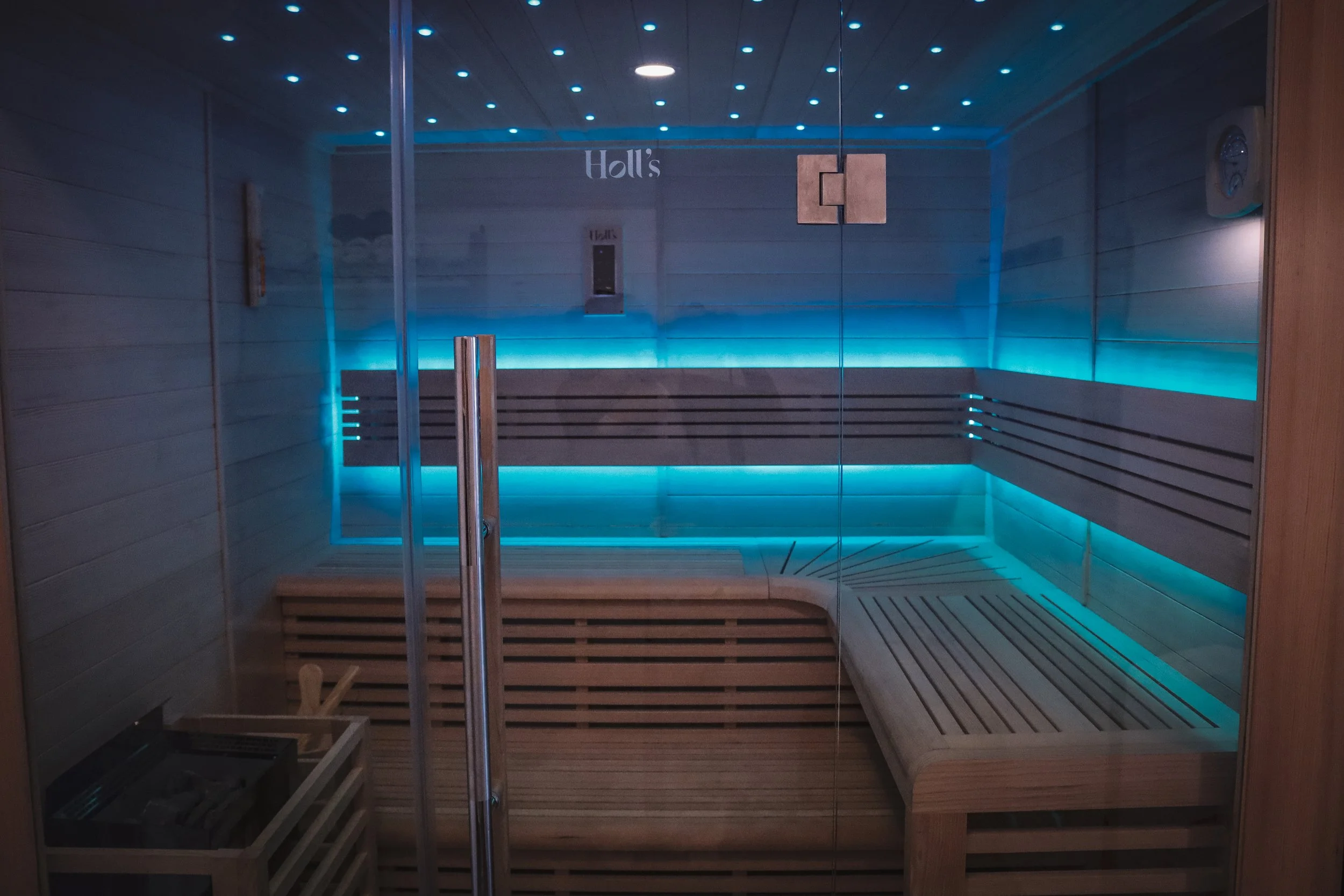 Sauna finlandais, sauna solo, sauna duo, sauna trio, bois hemlock, thermothérapie, chaleur, bien-être, centre de récupération physique, protocole de récupération, prise en charge individuelle, circulation sanguine et lymphatique, spa,  hygie