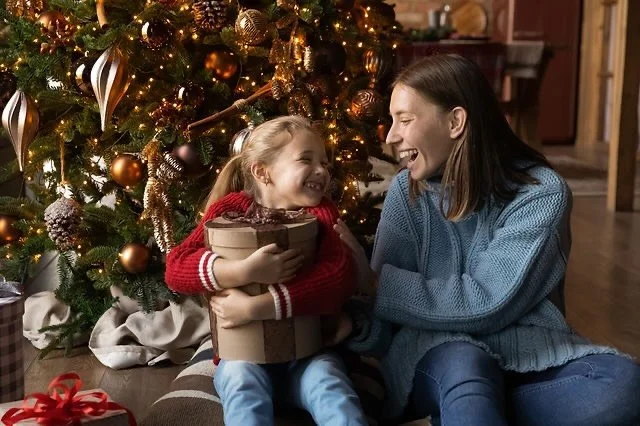 Discover meaningful ways to show appreciation for your nanny this 🎄 holiday season. From small notes of thanks to thoughtful gestures, these moments of gratitude can strengthen the bond between your family and the caregiver who helps your home run s