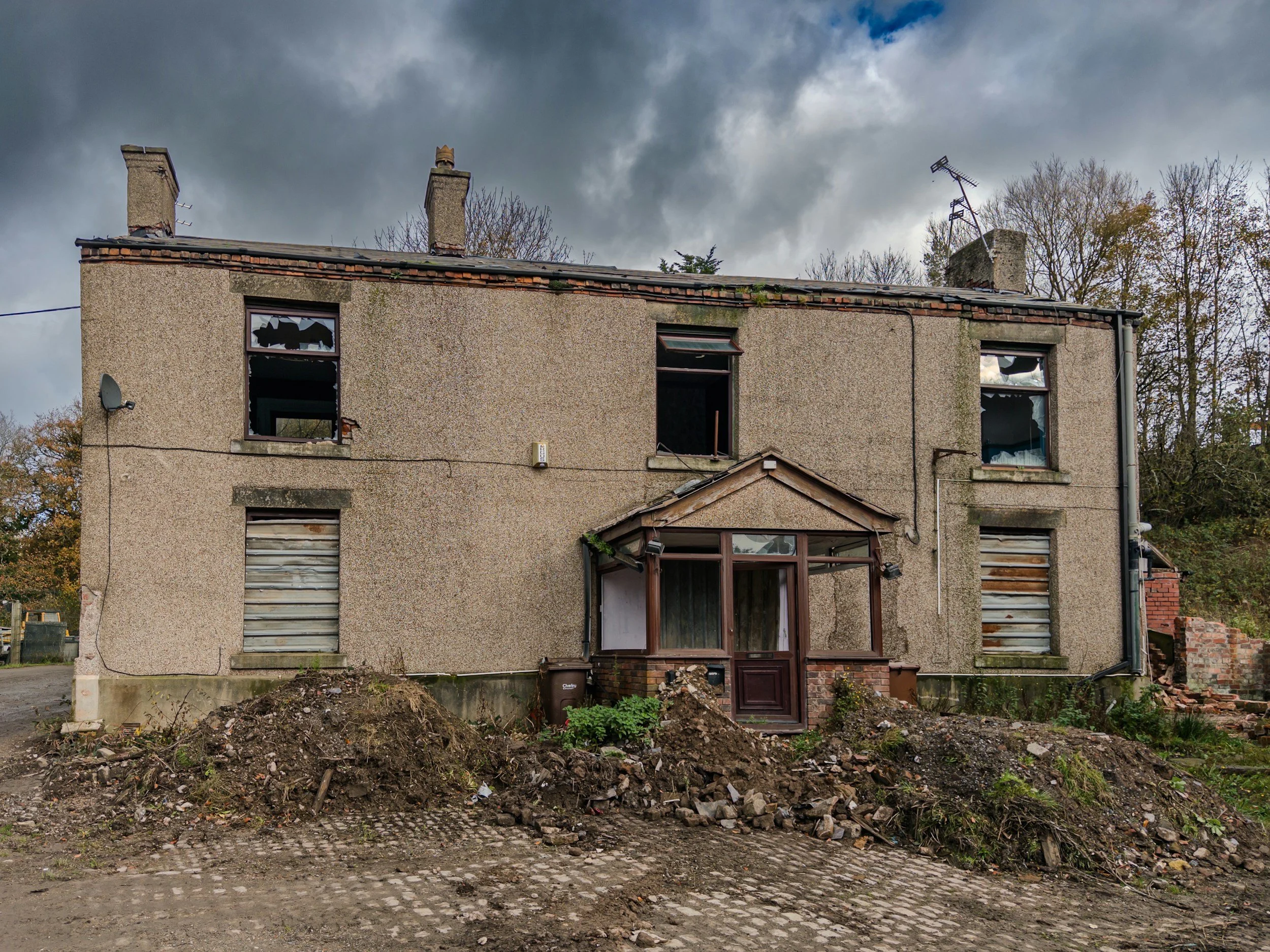 Foreclosure vs. Selling Your House: What Cincinnati Homeowners Should Know