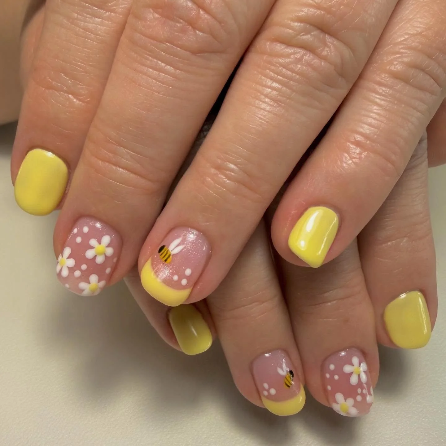 🐝💛🌻 some pastel yellow to brighten your day! 

CND Colors: jellied | grapefruit sparkle | black pool | cream puff | catching light 
@cndworld 

#springnails #yellownails #cndshellacmanicure #denvernailtech #naturalnails