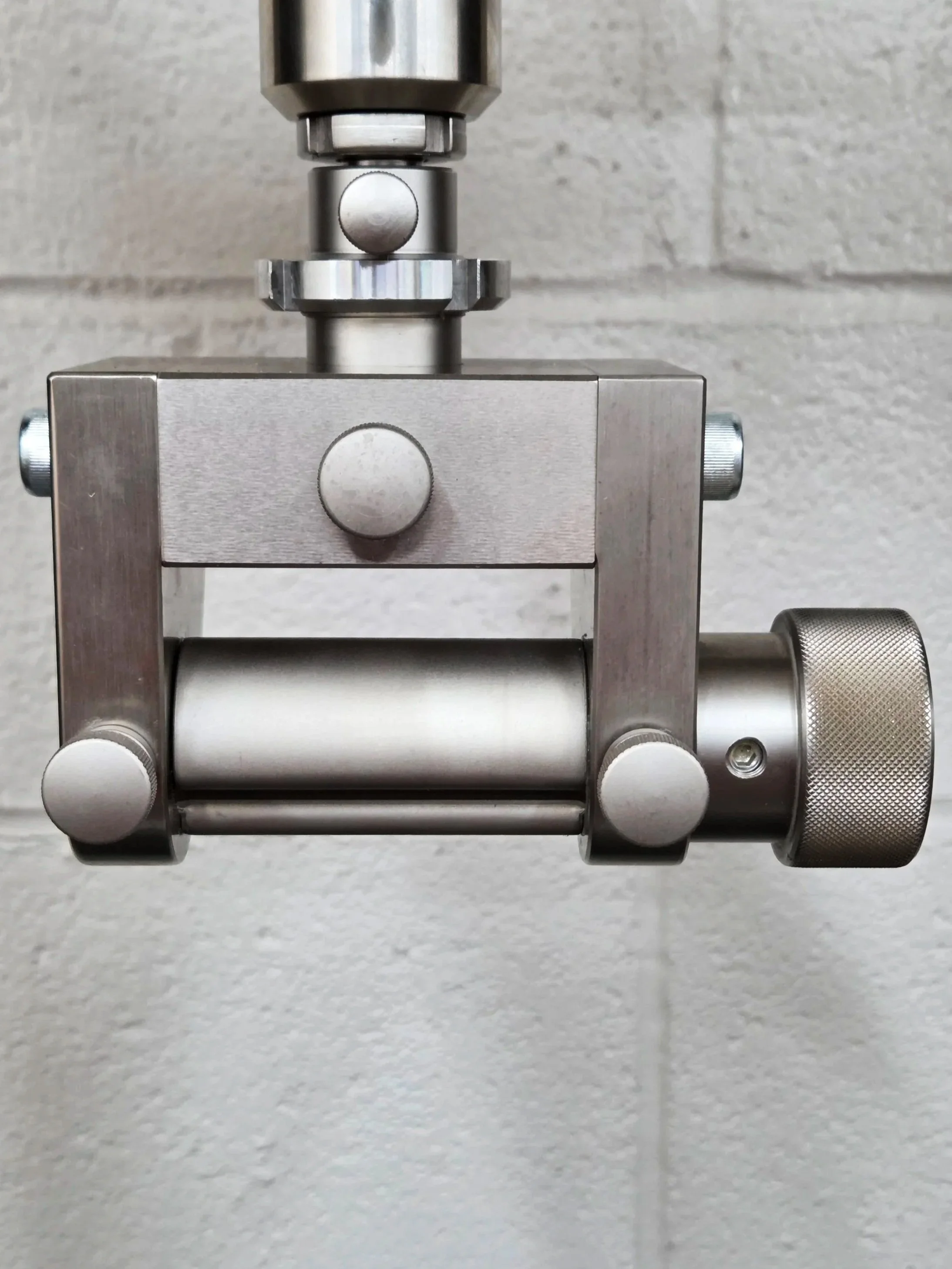 Tensile test equipment used to verify the strength of materials