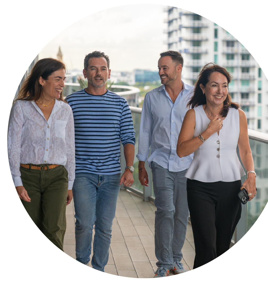 átomos team walking