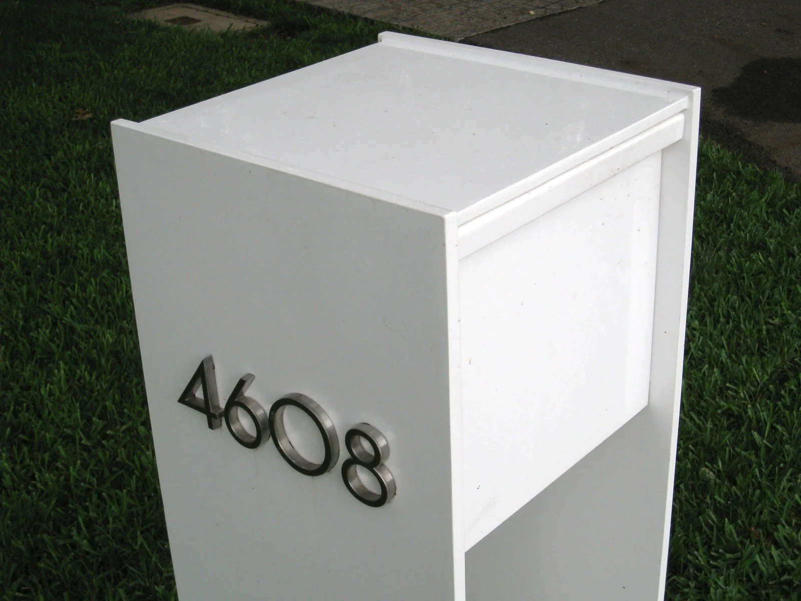 LARRABEE MAILBOX (2).JPG