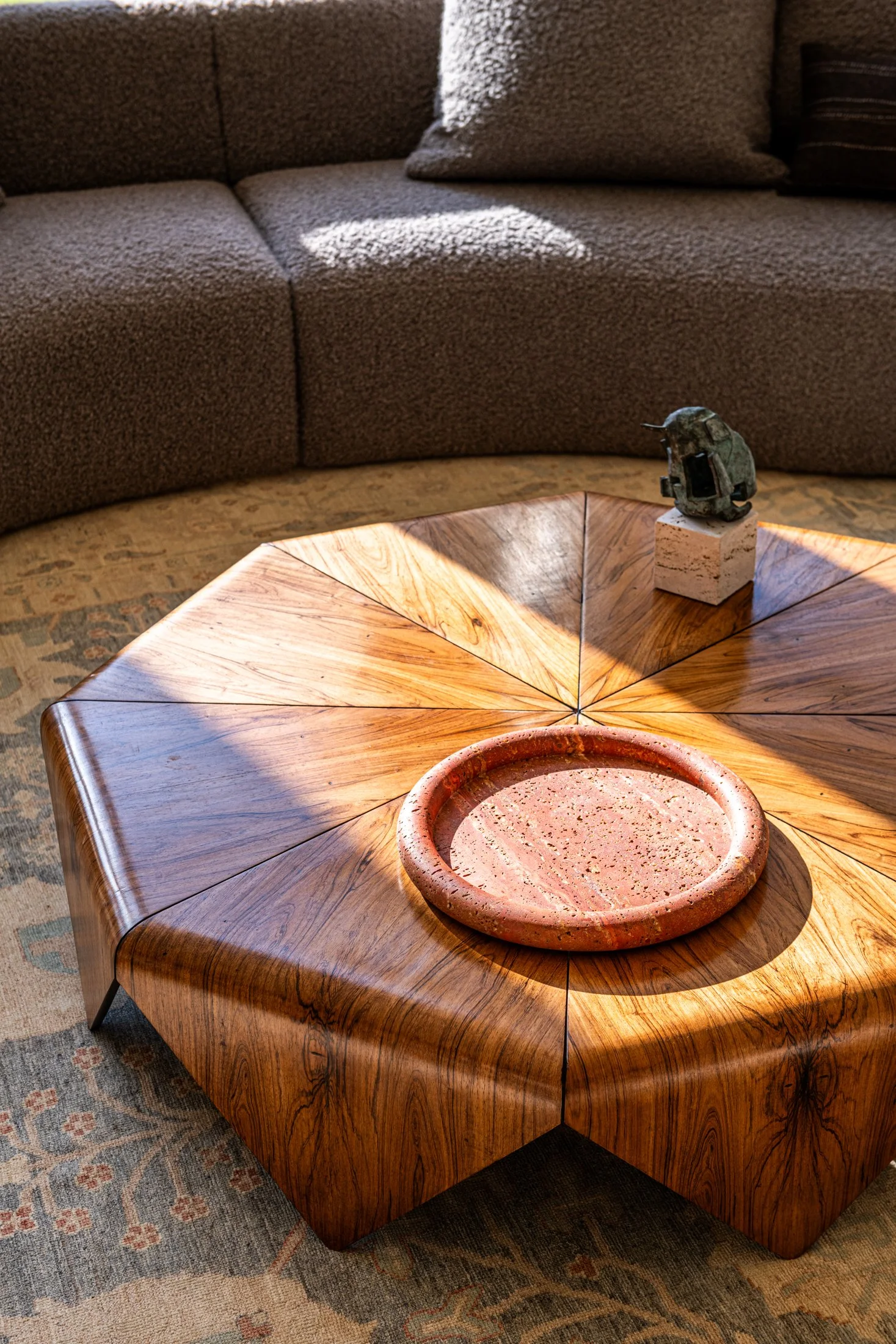 Modern Luxury Interior Design Combining Minimal Architecture with Rich Material Depth