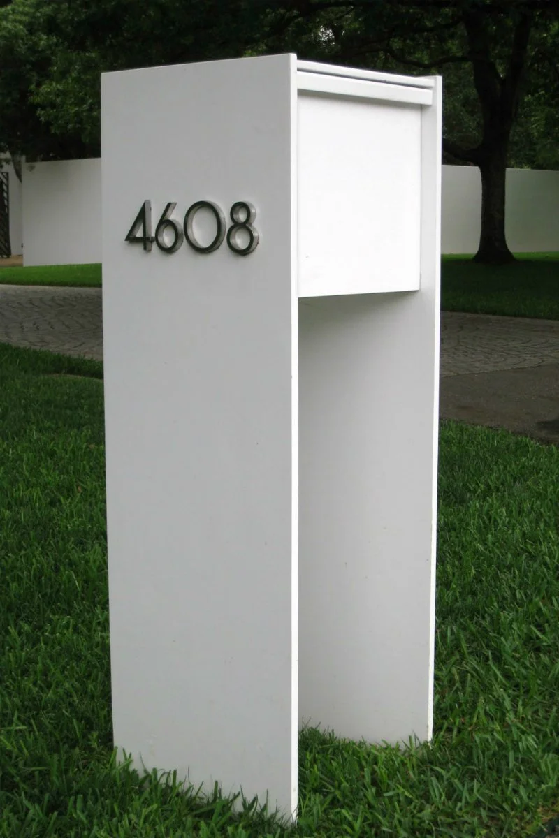 LARRABEE MAILBOX (1).jpg
