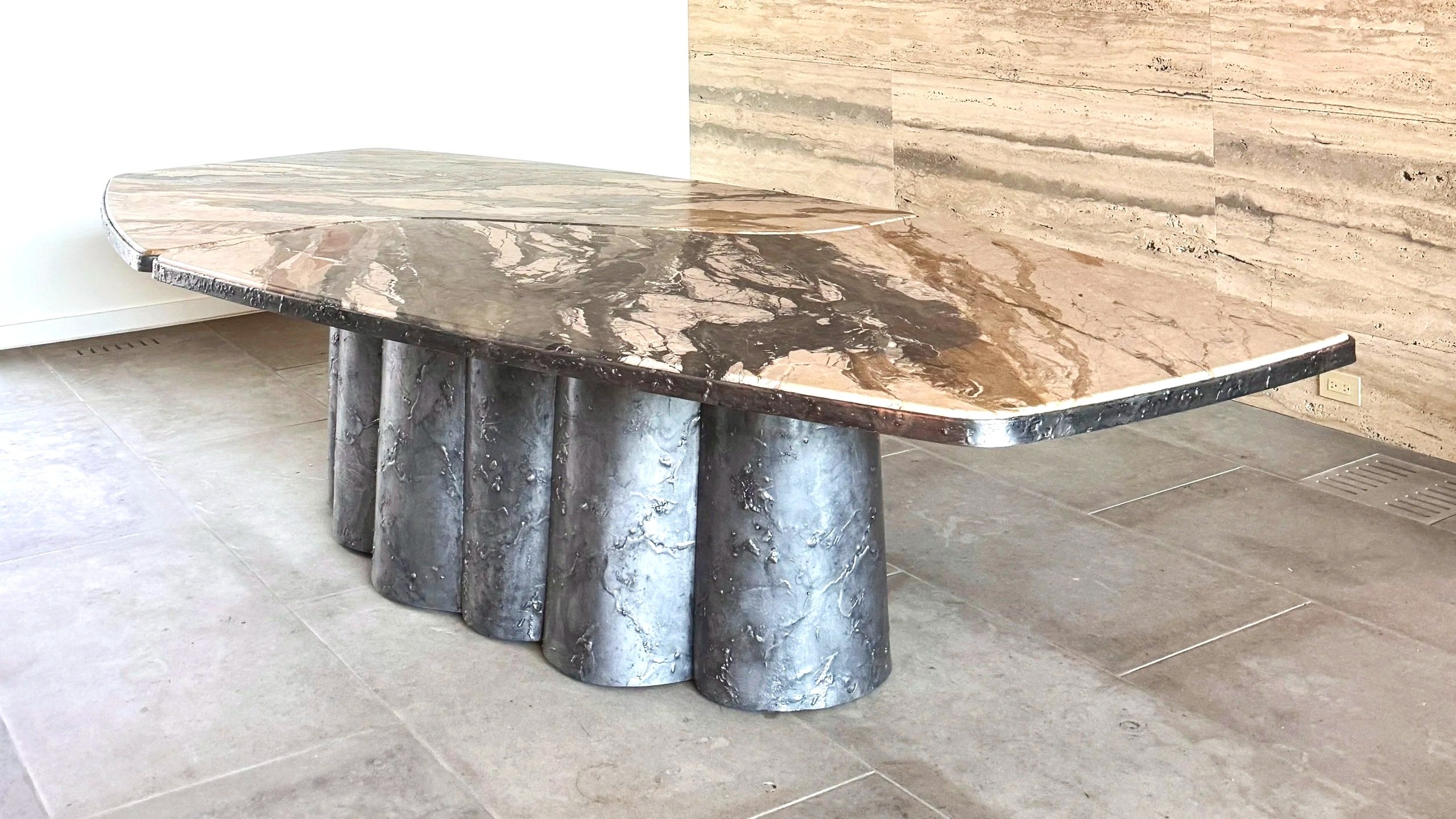 MINGLING DINING TABLE