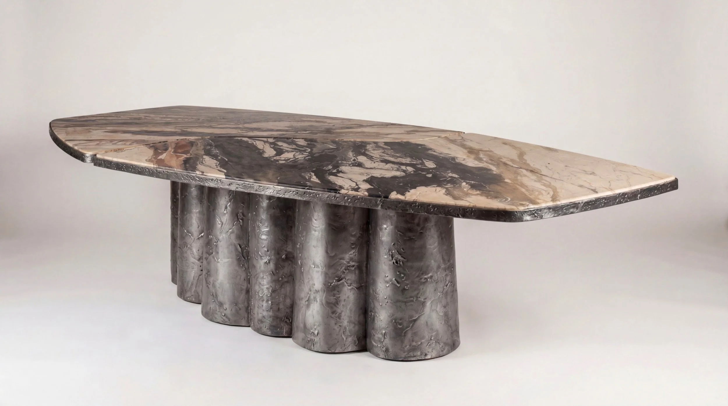 MINGLING DINING TABLE